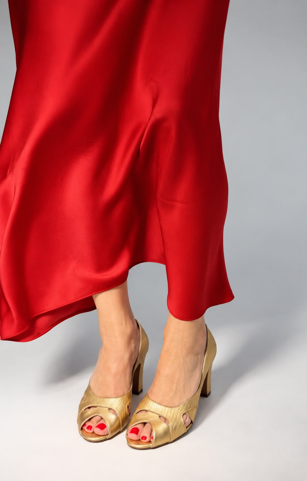 Peep Toe Simone em Couro Legítimo Ouro - Detalhes em Leazar