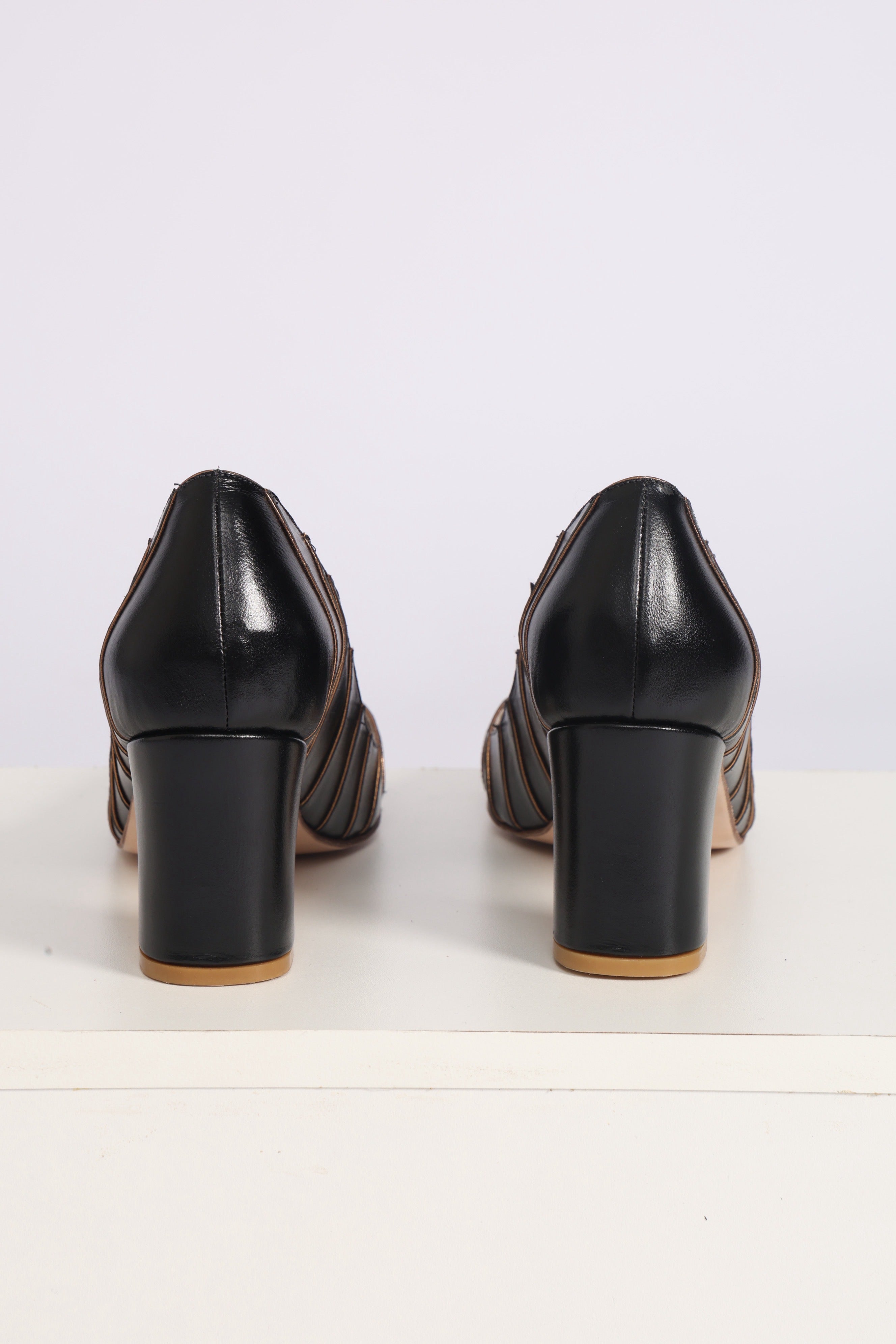 Sapato Alessandra Preto c/ Ouro