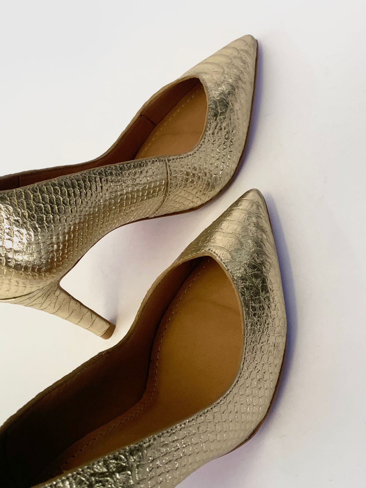 Scarpin Jade Python Ouro Claro