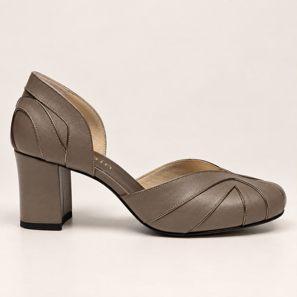 Scarpin Gaia — Couro Fendi com Detalhes em Prata Velho