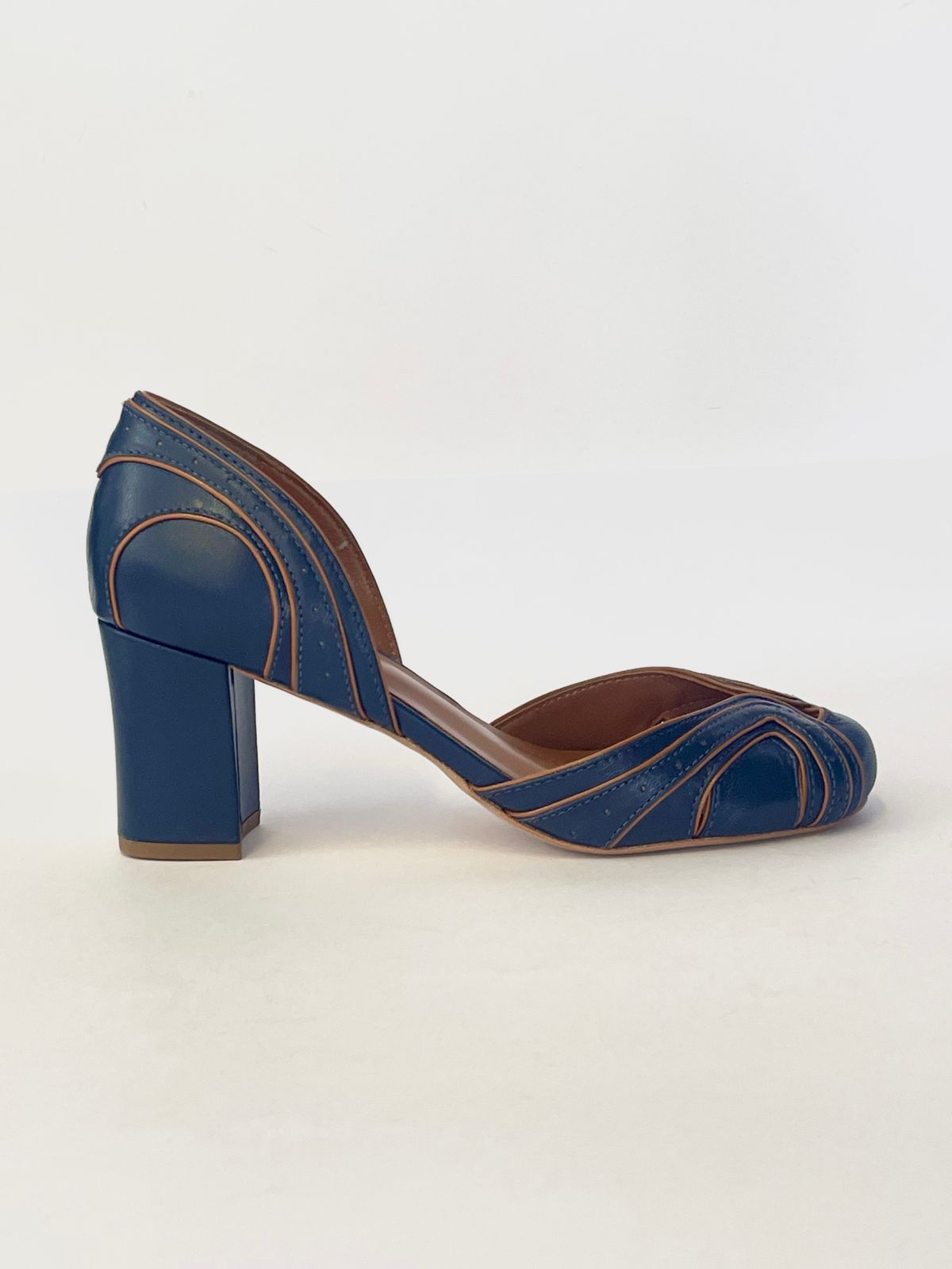 Sapato Violeta Marinho e Caramelo