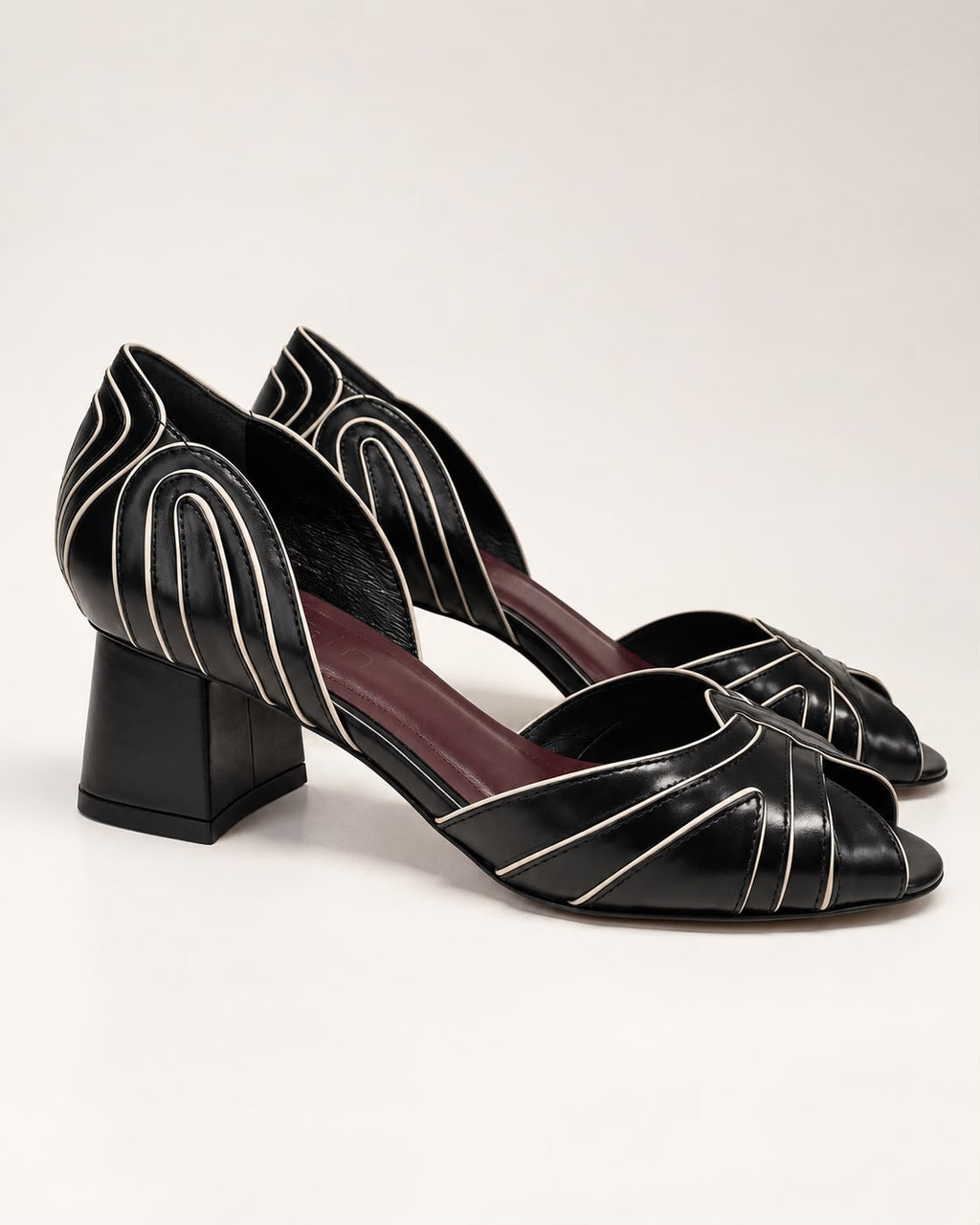 Peep Toe Paula em Couro Legítimo Preto - Detalhes em Off White