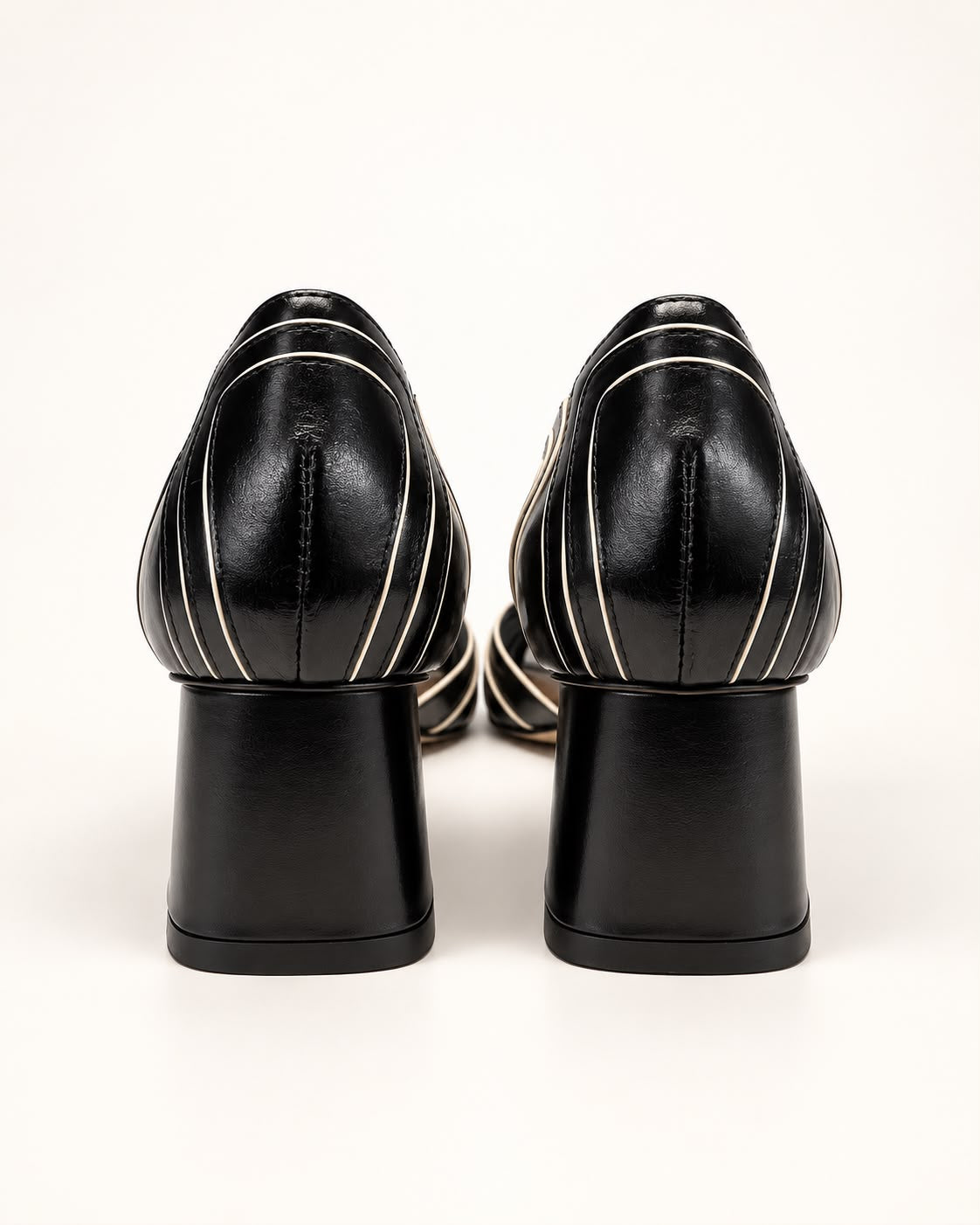 Peep Toe Paula em Couro Legítimo Preto - Detalhes em Off White