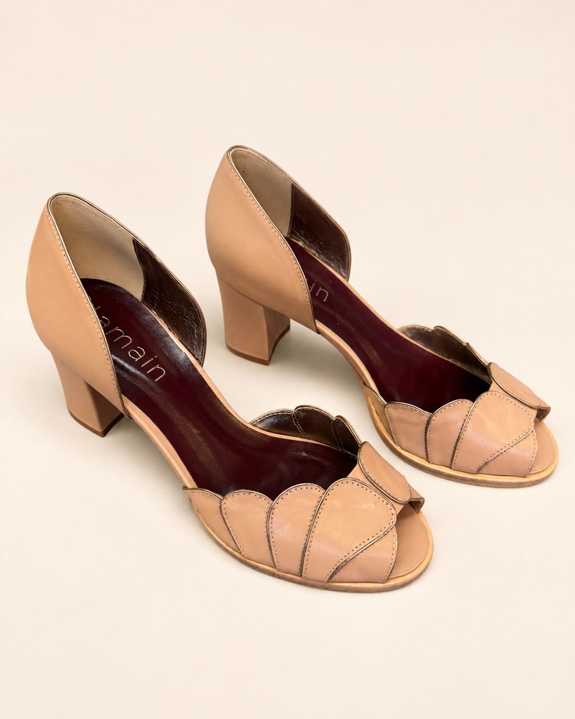Peep Toe Layla em Couro Legítimo Nude Rose - Detalhes em Prata Velho