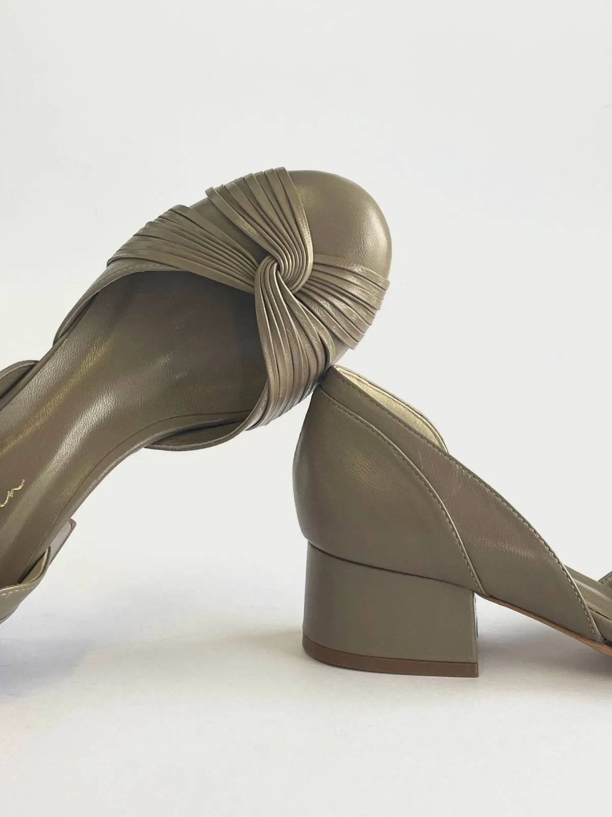 Sapato Paola Salto Baixo Greige