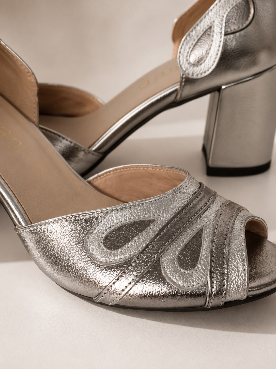 Peep Toe Tina em Couro Legítimo Prata Velho