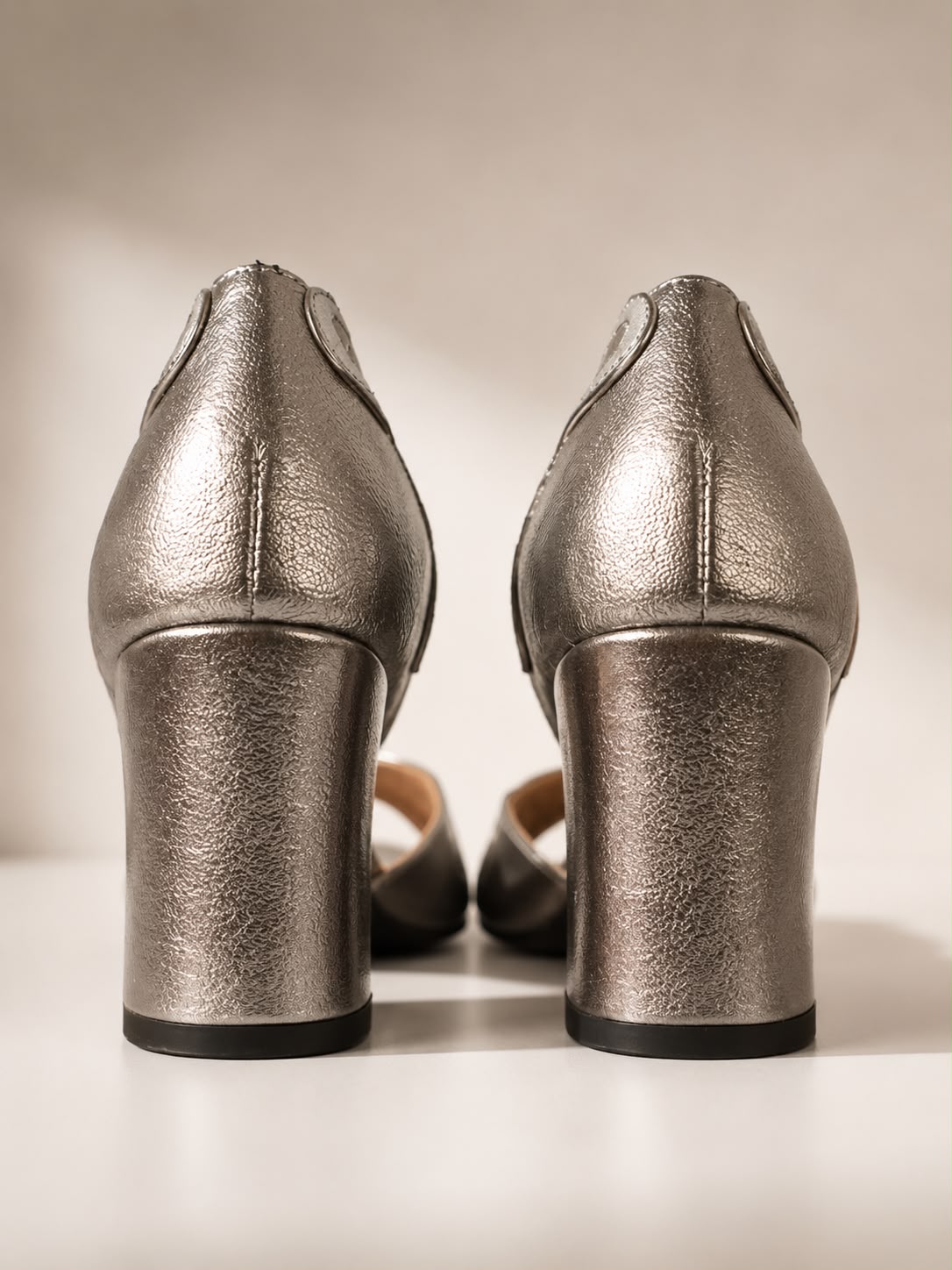 Peep Toe Tina em Couro Legítimo Prata Velho