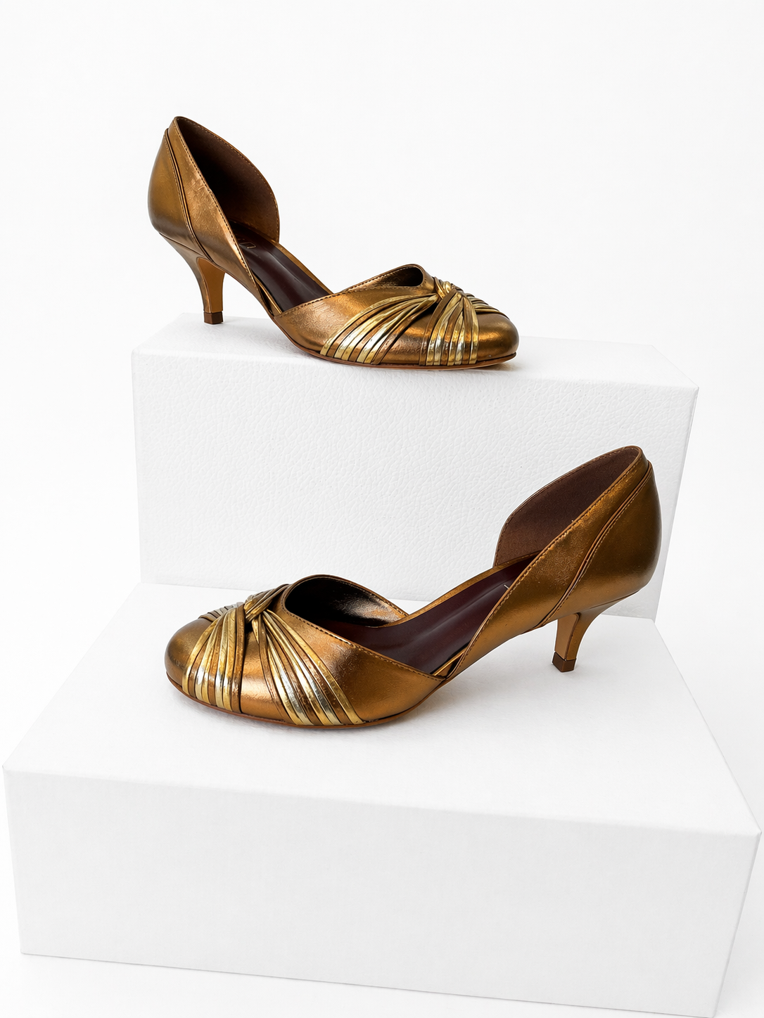 Sapato Paola Salto Fino Ouro Velho