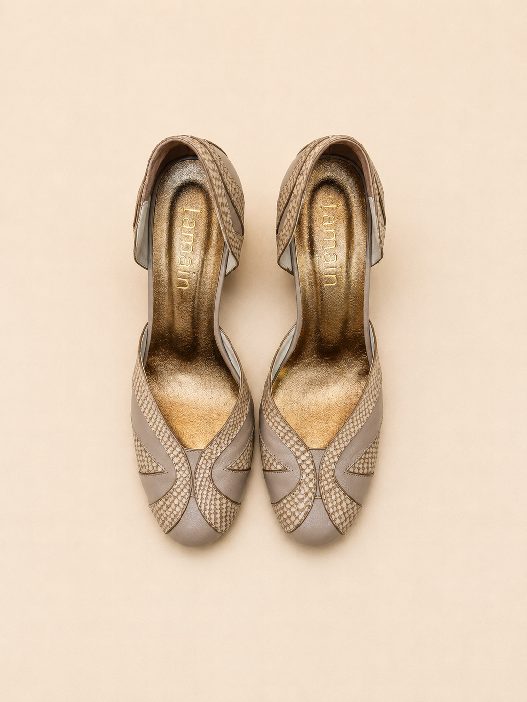 Scarpin Gaia — Couro Nude com Detalhes Texturizados Salto bloco