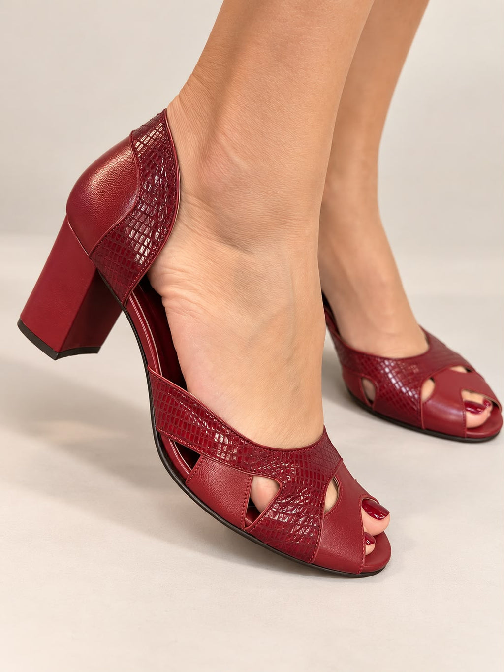 Peep Toe Simone em Couro Legítimo Vermelho - Detalhes em Leazar