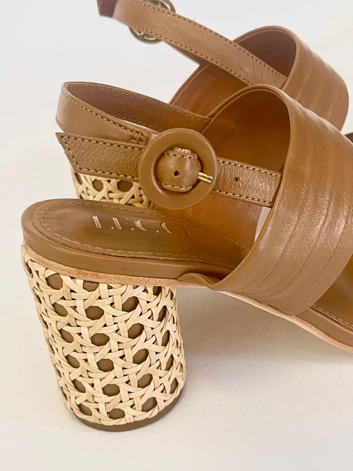 Sandália Luzia Camel Salto Palha