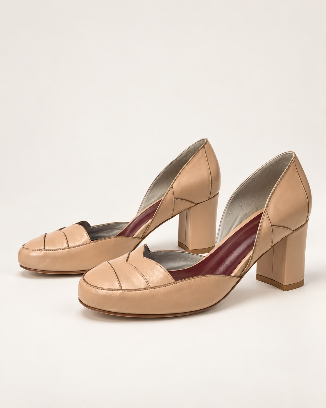 Sapato Boneca Hilda em Nude Pessego - Detalhes em Ouro Velho
