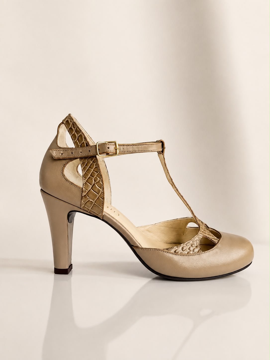 Sapato Gigi em Couro Legítimo Fendi - Detalhes Texturizados