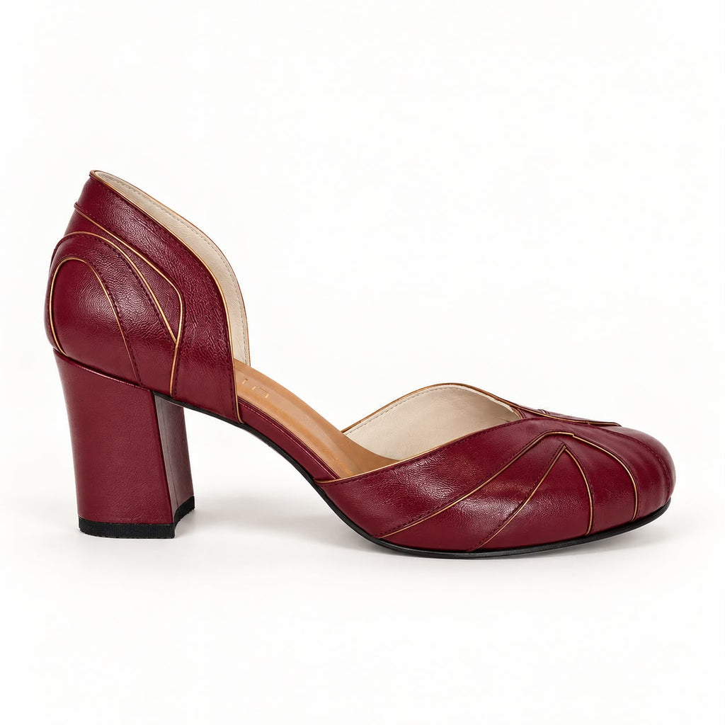 Scarpin Gaia — Couro Vinho com Detalhes em Ouro Velho