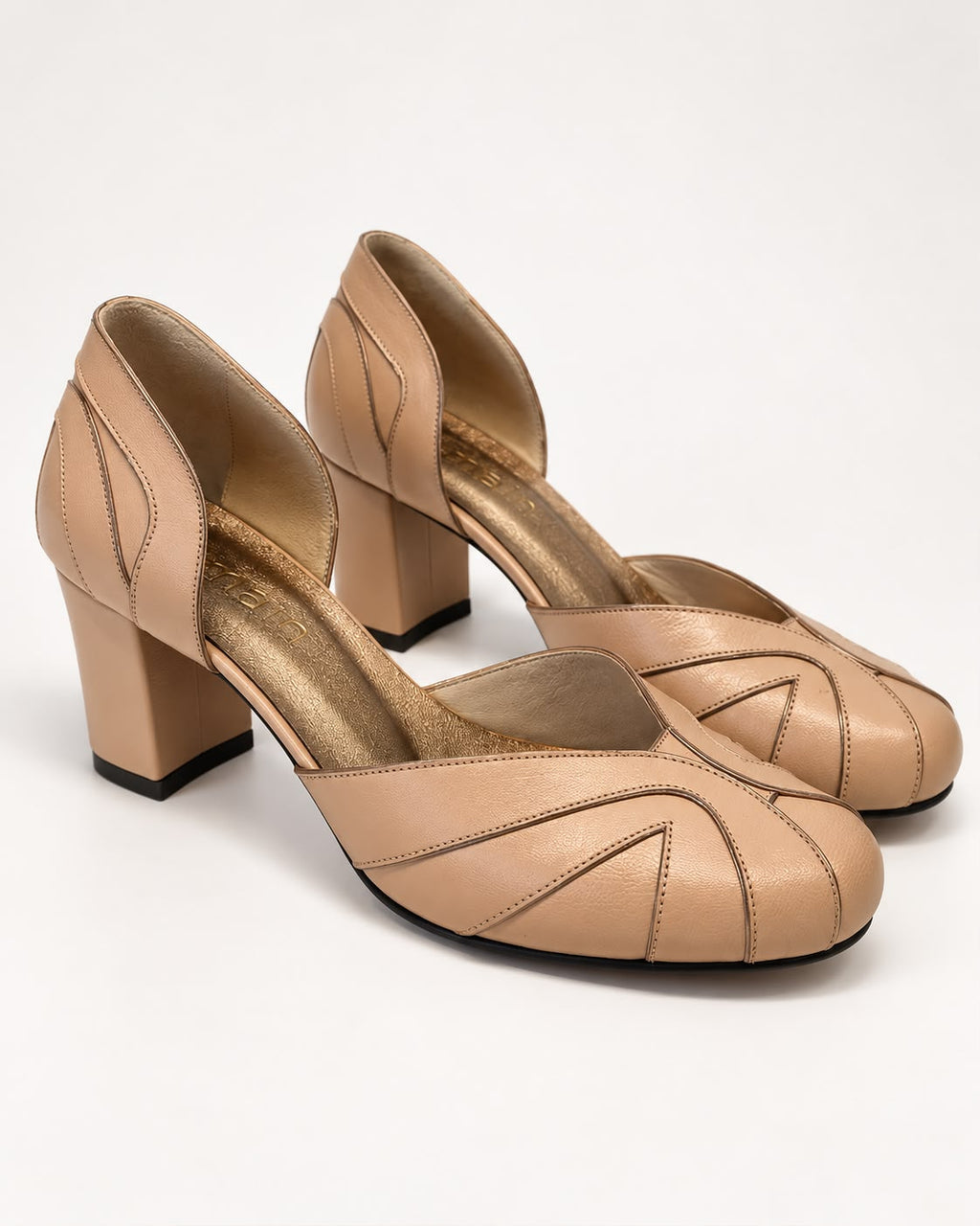 Scarpin Gaia — Couro nude com Detalhes em Ouro Velho