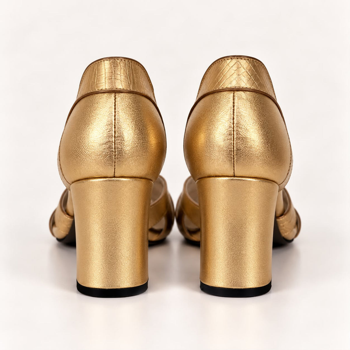 Peep Toe Simone em Couro Legítimo Ouro - Detalhes em Leazar
