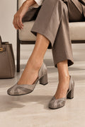 Scarpin Gaia — Couro Fendi com Detalhes em Couro de Avestruz