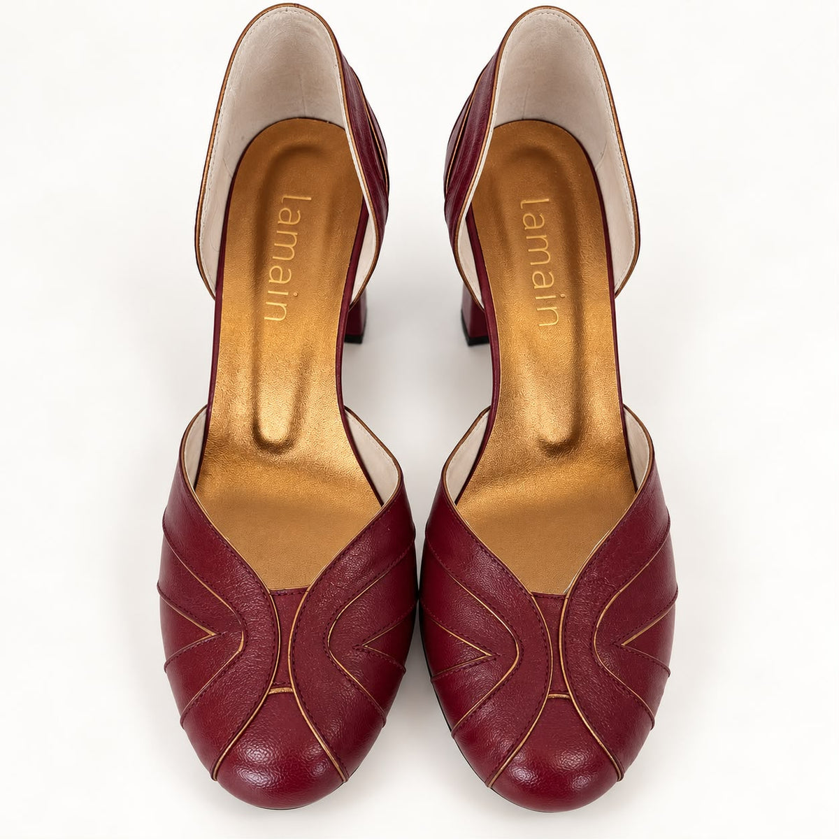 Scarpin Gaia — Couro Vinho com Detalhes em Ouro Velho