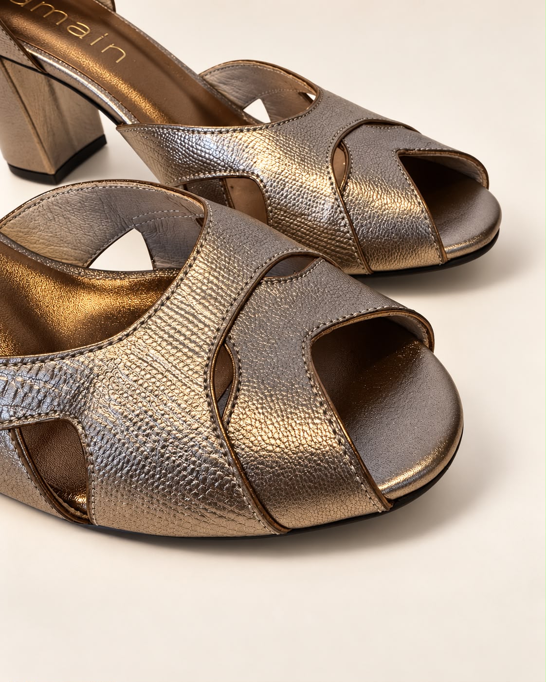 Peep Toe Simone em Couro Legítimo Prata Velho - Detalhes em Piton