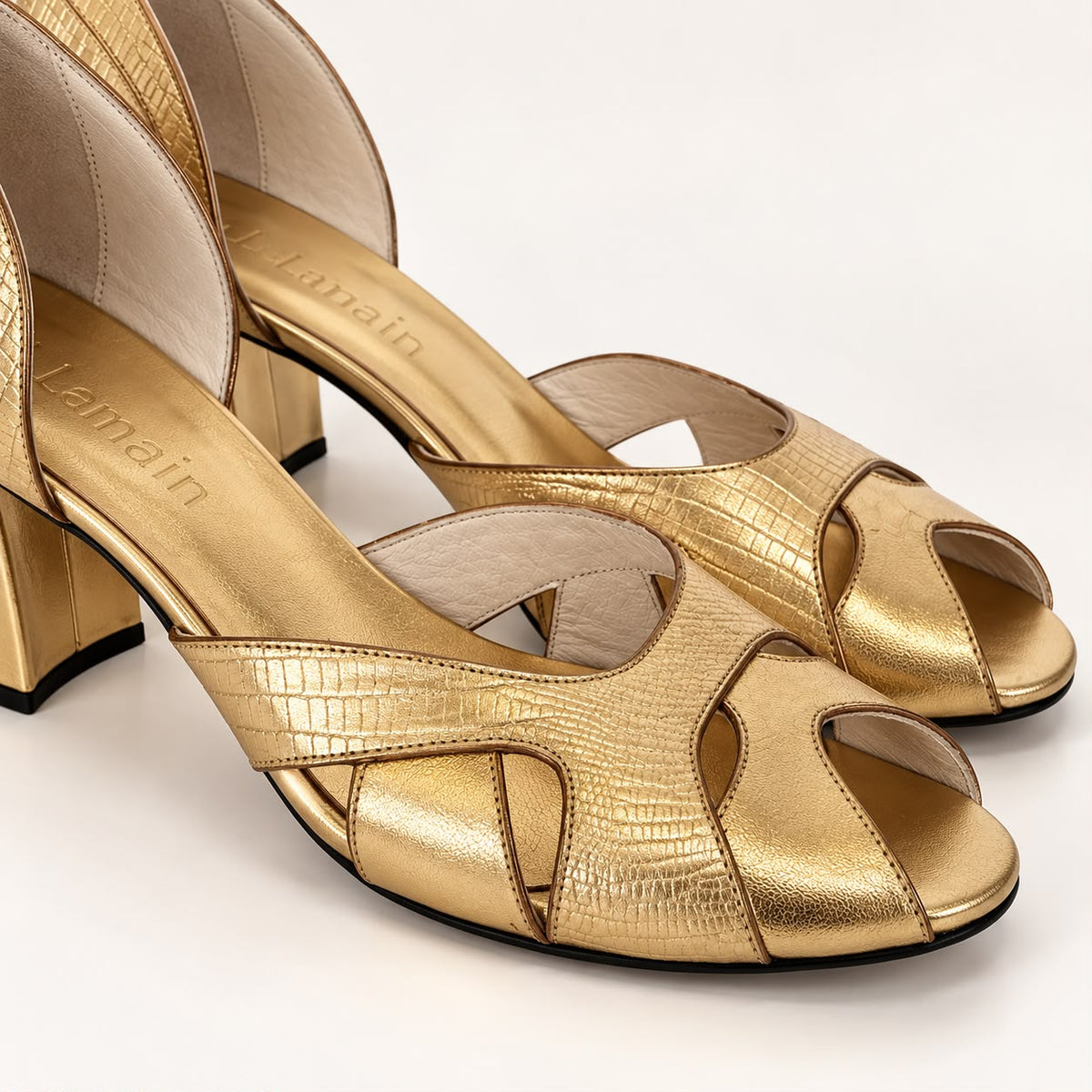 Peep Toe Simone em Couro Legítimo Ouro - Detalhes em Leazar