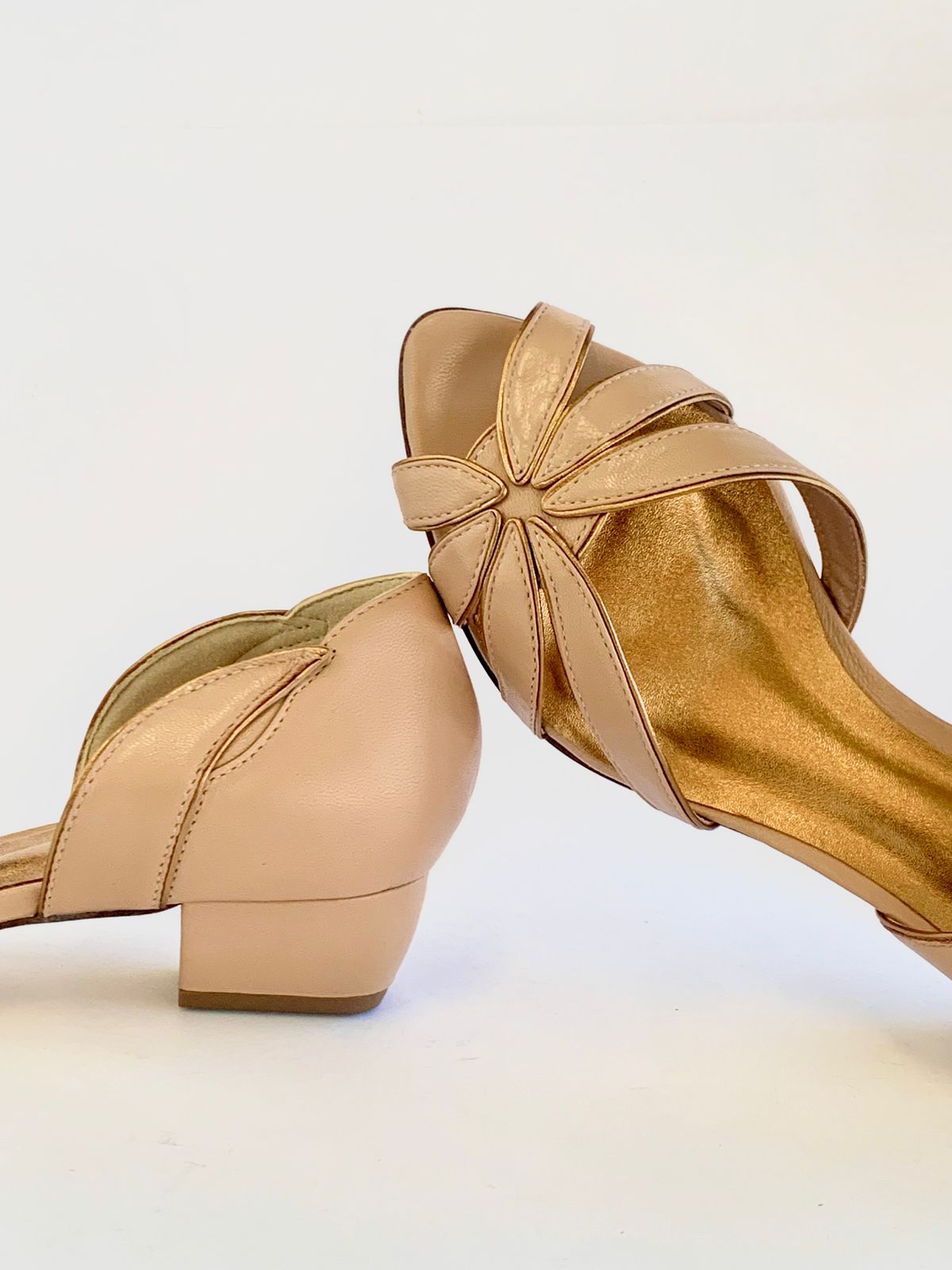 Peep Toe Deise em Couro Legítimo Nude - Salto Baixo