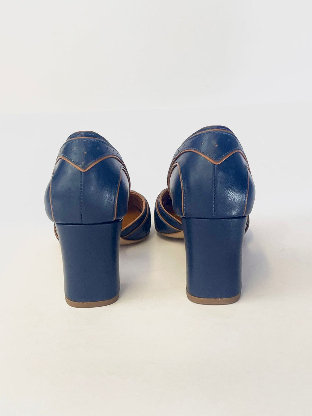 Sapato Violeta Marinho e Caramelo