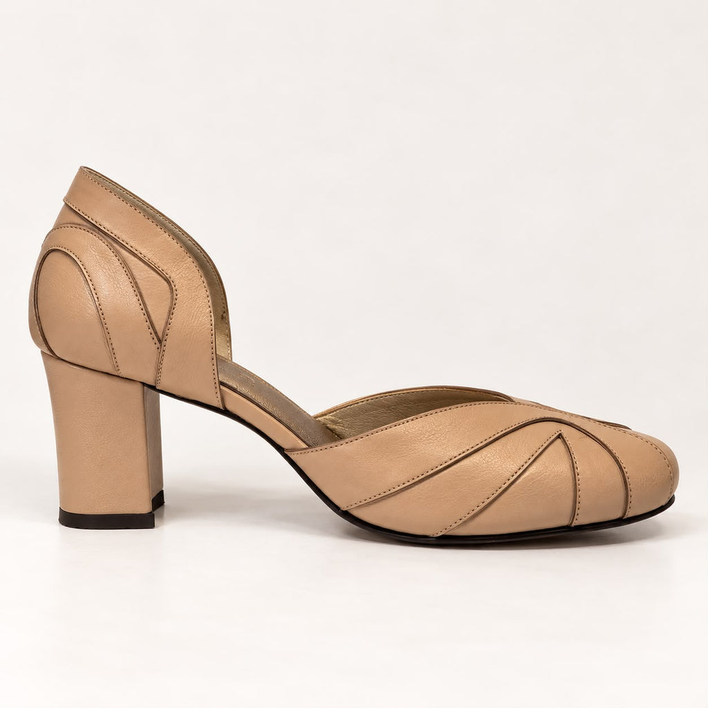 Scarpin Gaia — Couro nude com Detalhes em Ouro Velho