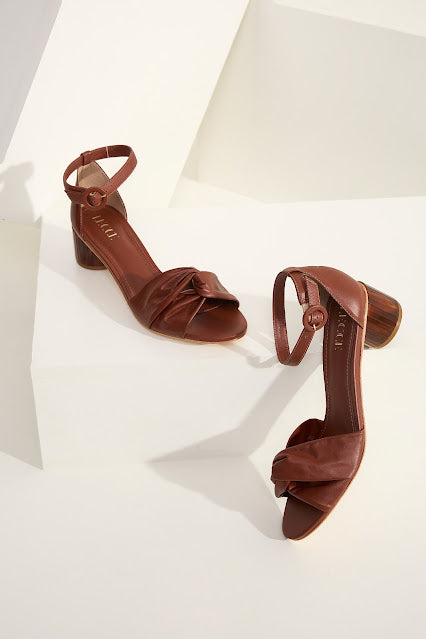 Sandália Eva Preto Salto Acrílico