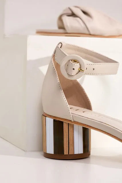 Sandália Eva Off White Salto Acrílico