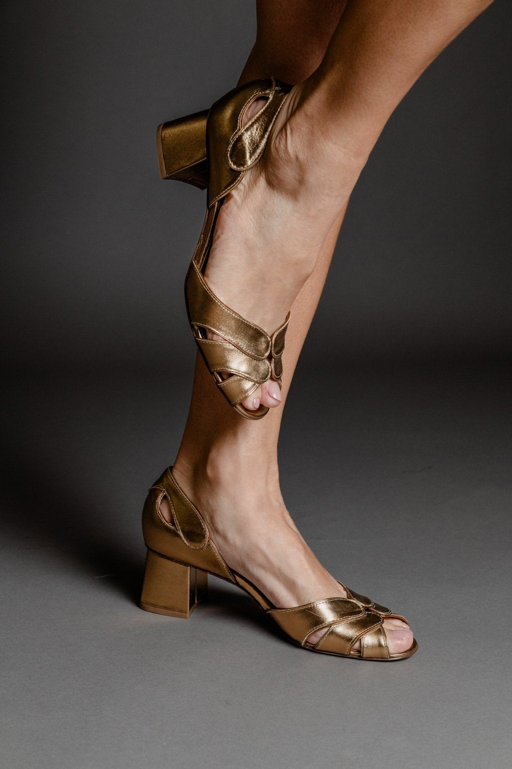 Peep Toe Andrea Ouro Velho