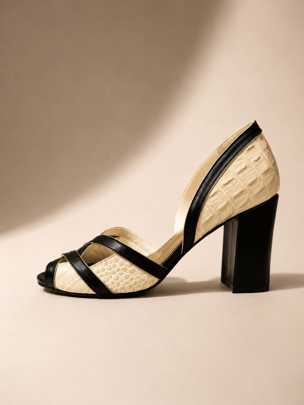 Peep Toe Giulia em Couro Legítimo Preto - Detalhes em Croco Off White