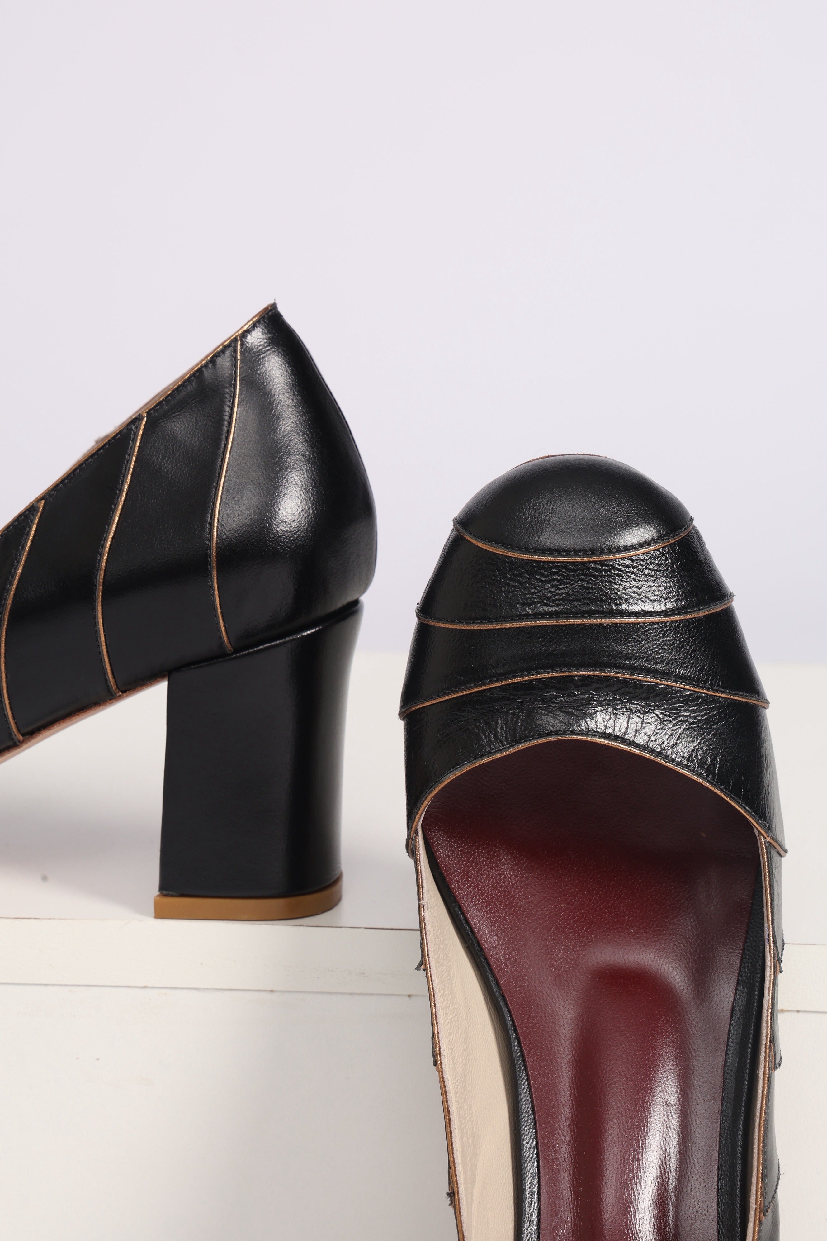 Sapato Alessandra Preto c/ Ouro