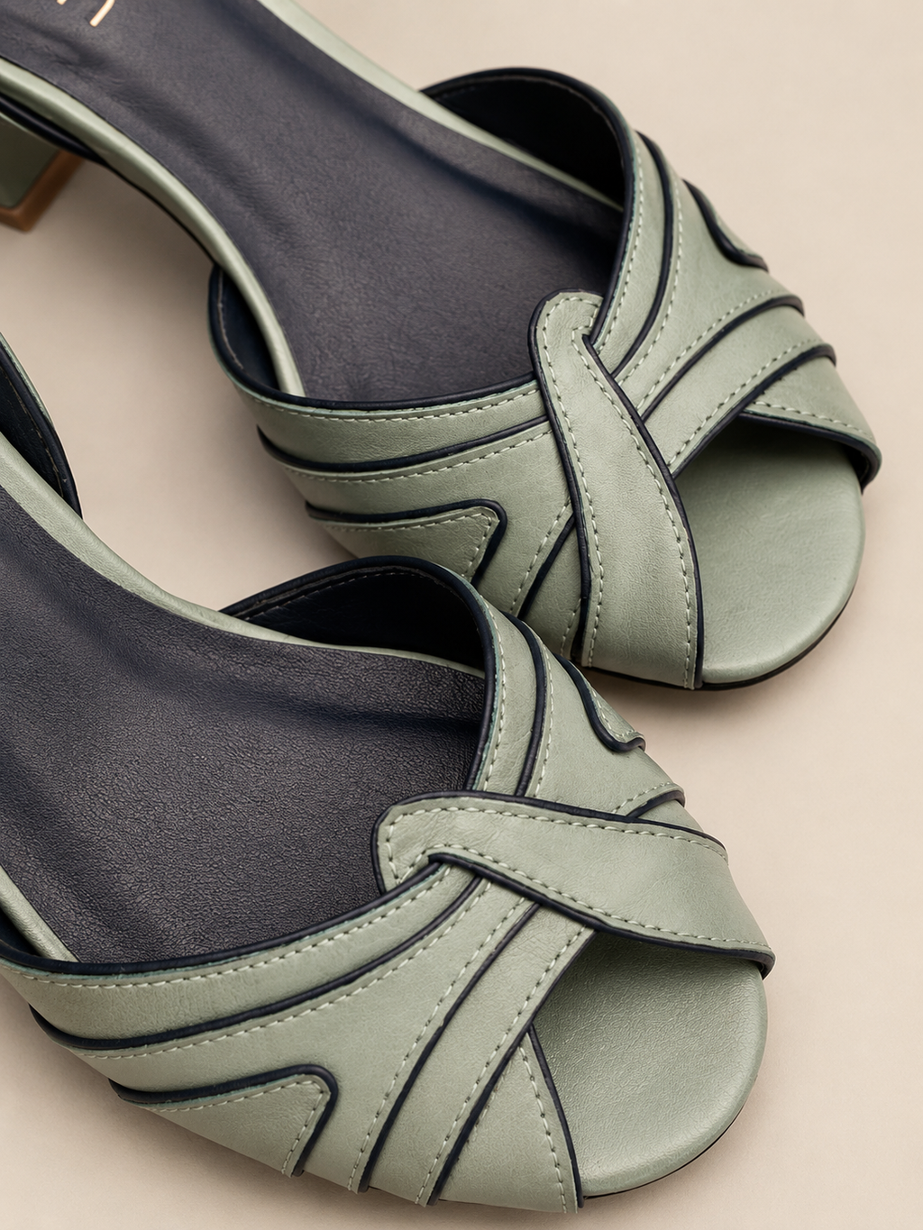 Peep Toe Paula Azul Nuvem c/ Marinho
