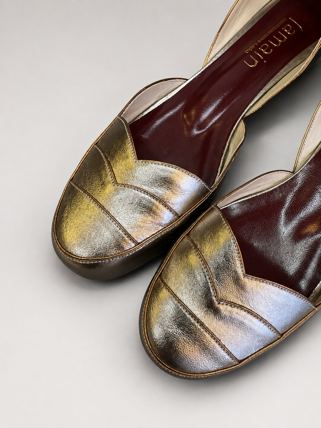 Mocassim Hilda em Prata Velho - Detalhes em Ouro Velho Salto Baixo