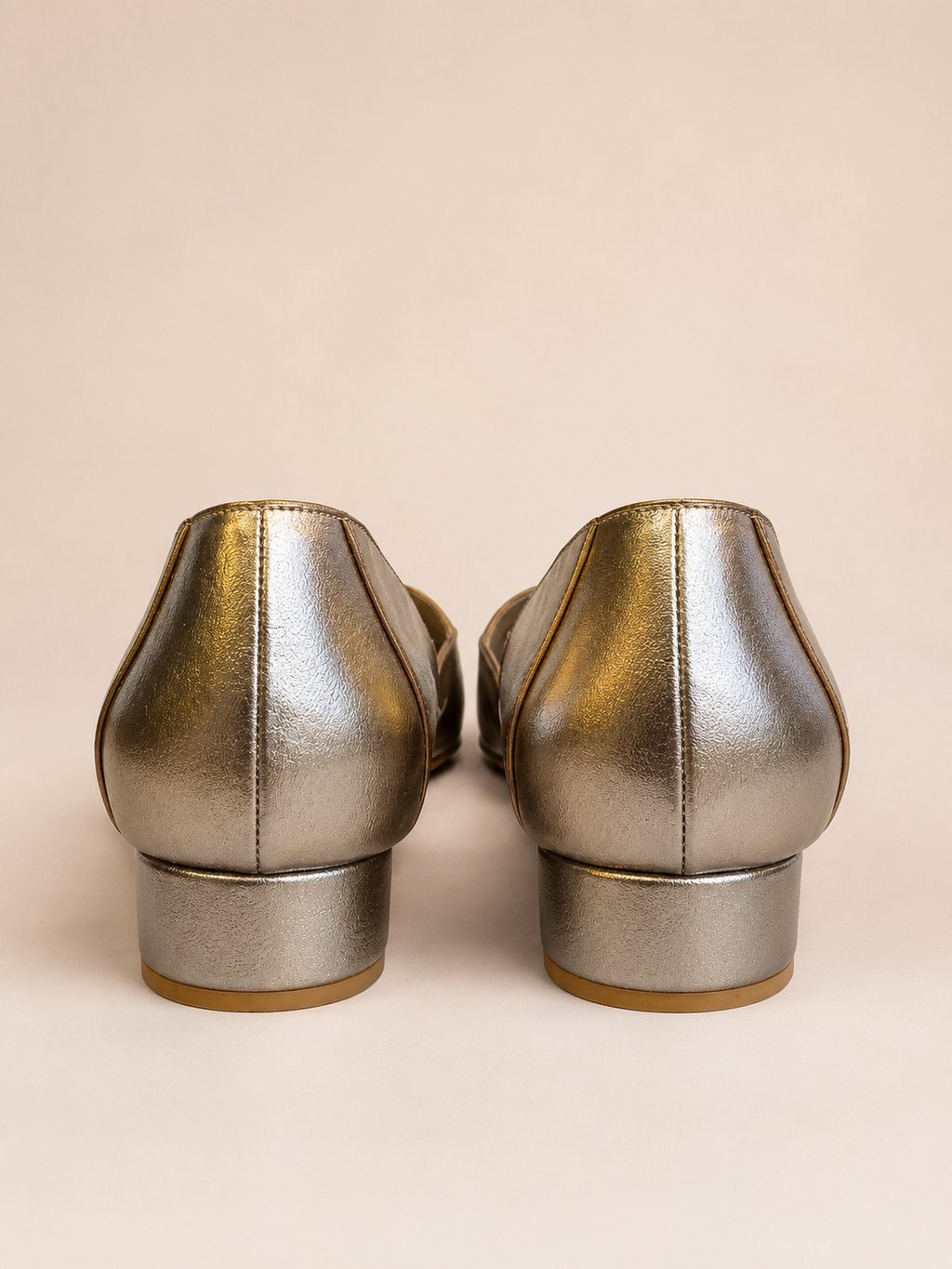 Mocassim Hilda em Prata Velho - Detalhes em Ouro Velho Salto Baixo