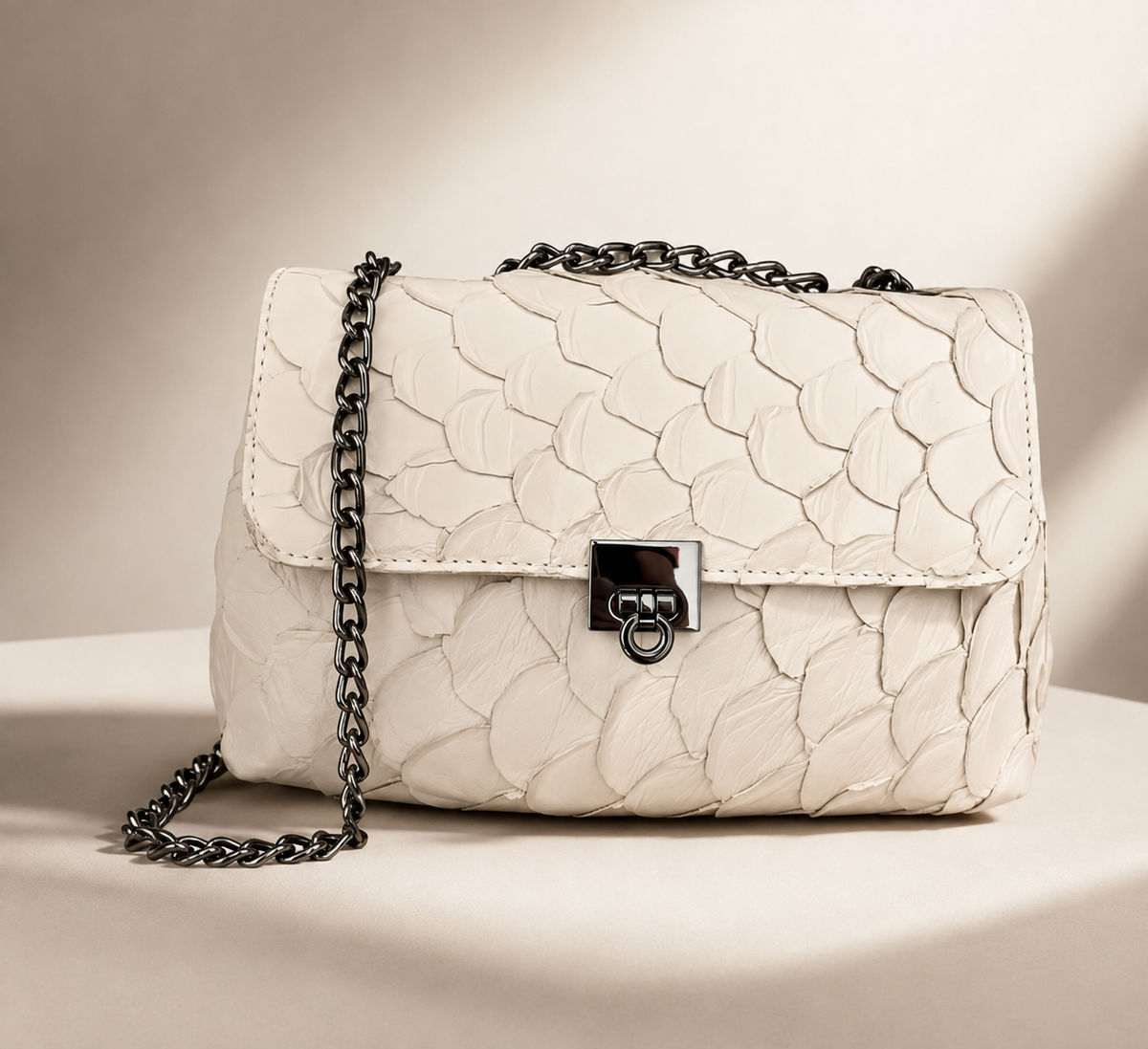 Bolsa Bia Off White Pirarucu