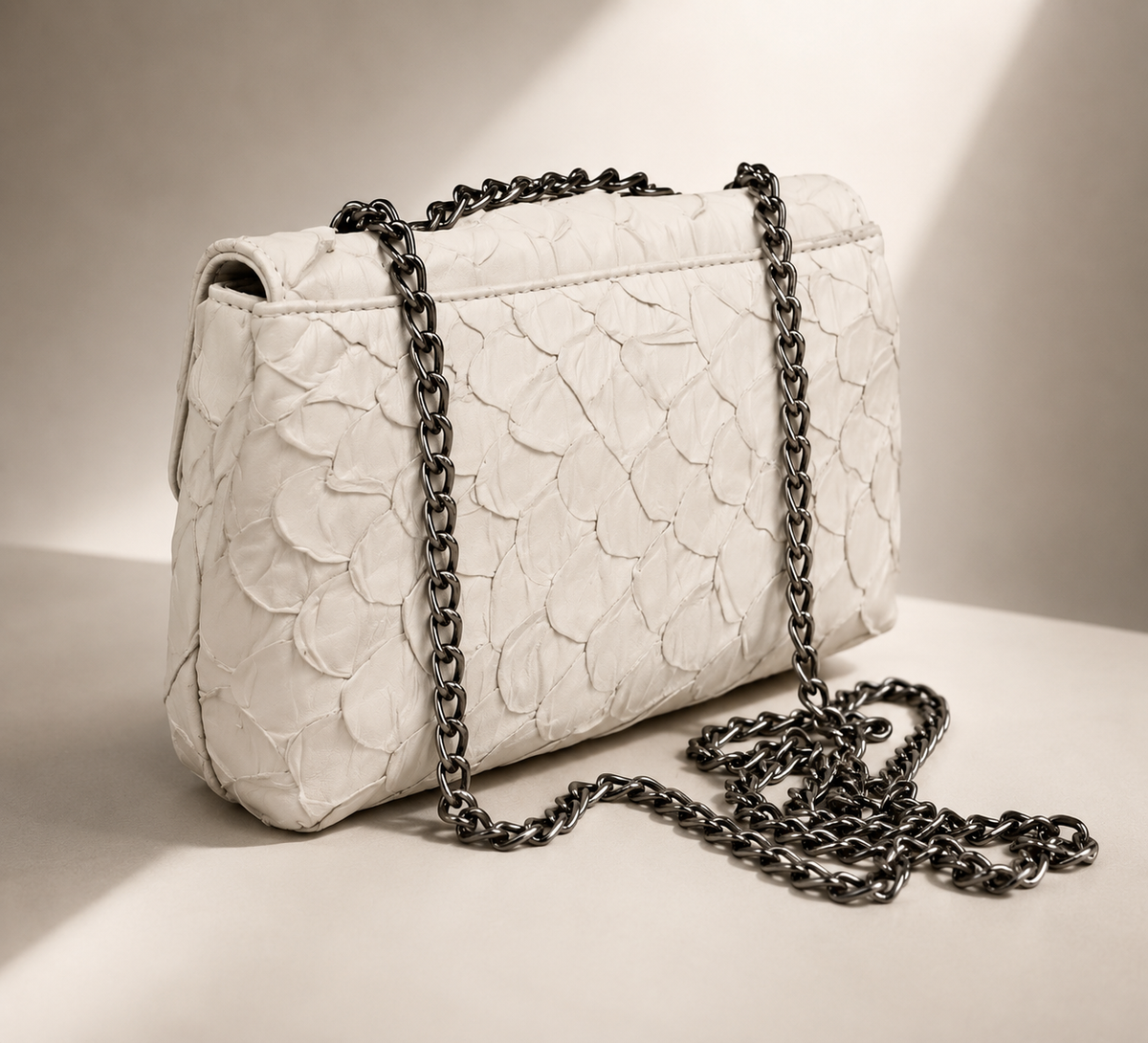 Bolsa Bia Off White Pirarucu