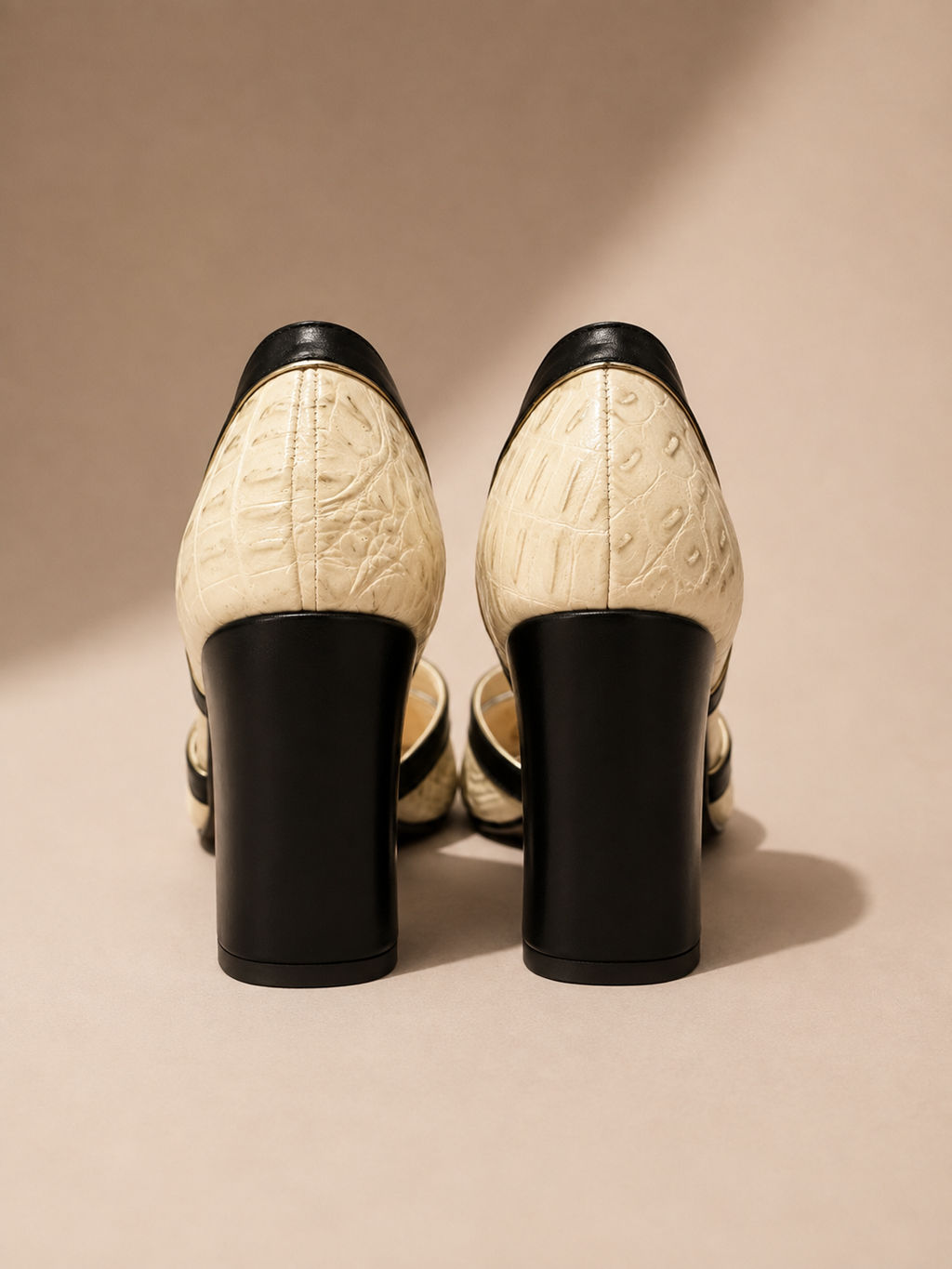Peep Toe Giulia em Couro Legítimo Preto - Detalhes em Croco Off White