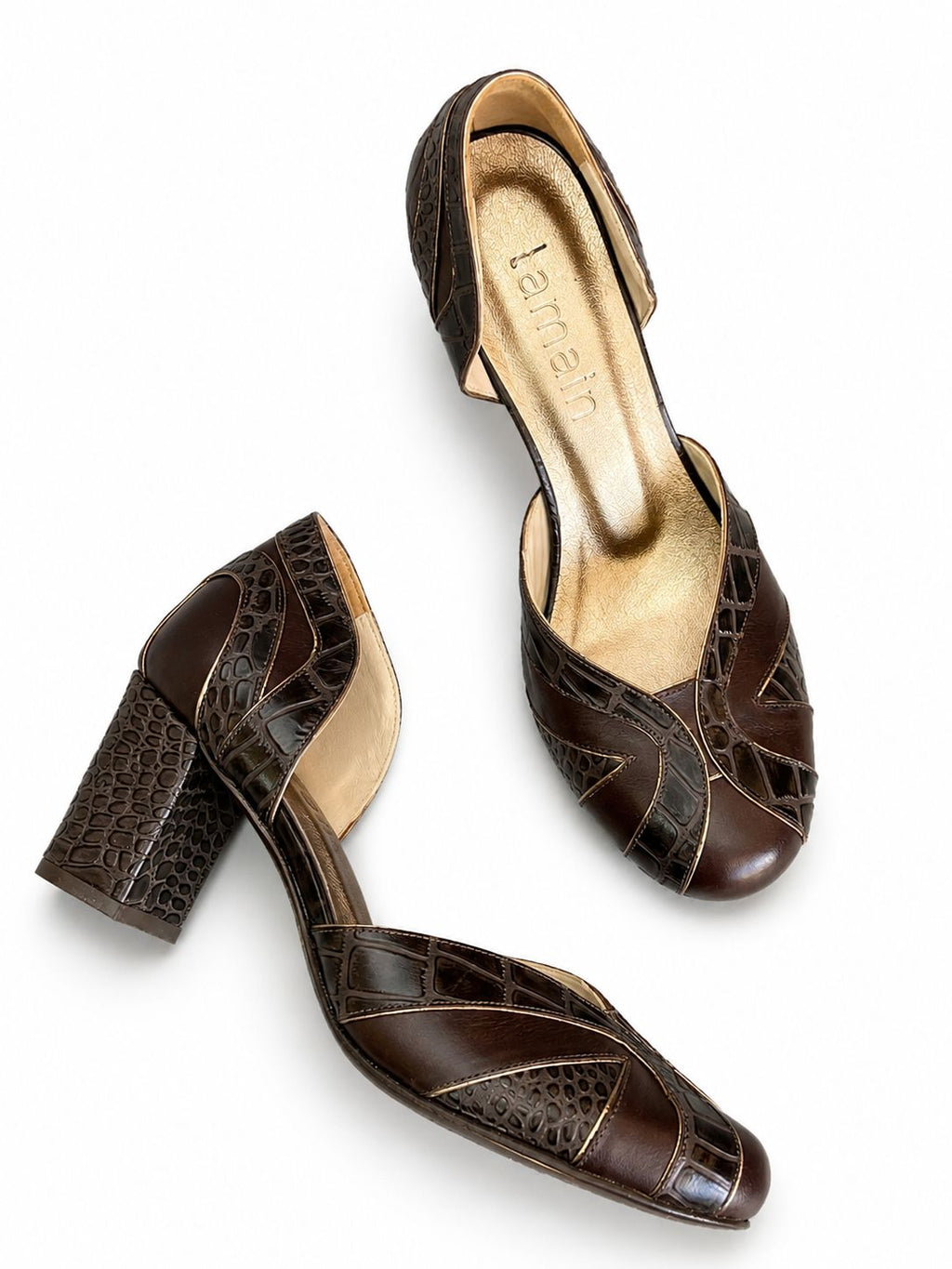 Scarpin Gaia — Couro Café com Detalhes Texturizados Croco Salto bloco