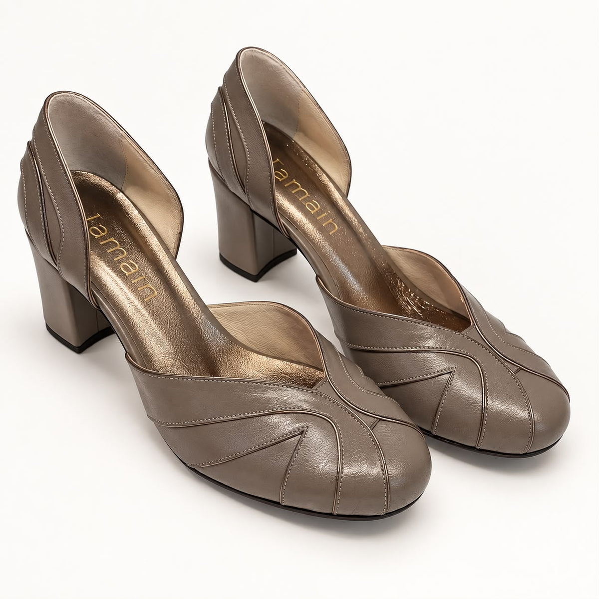 Scarpin Gaia — Couro Fendi com Detalhes em Prata Velho