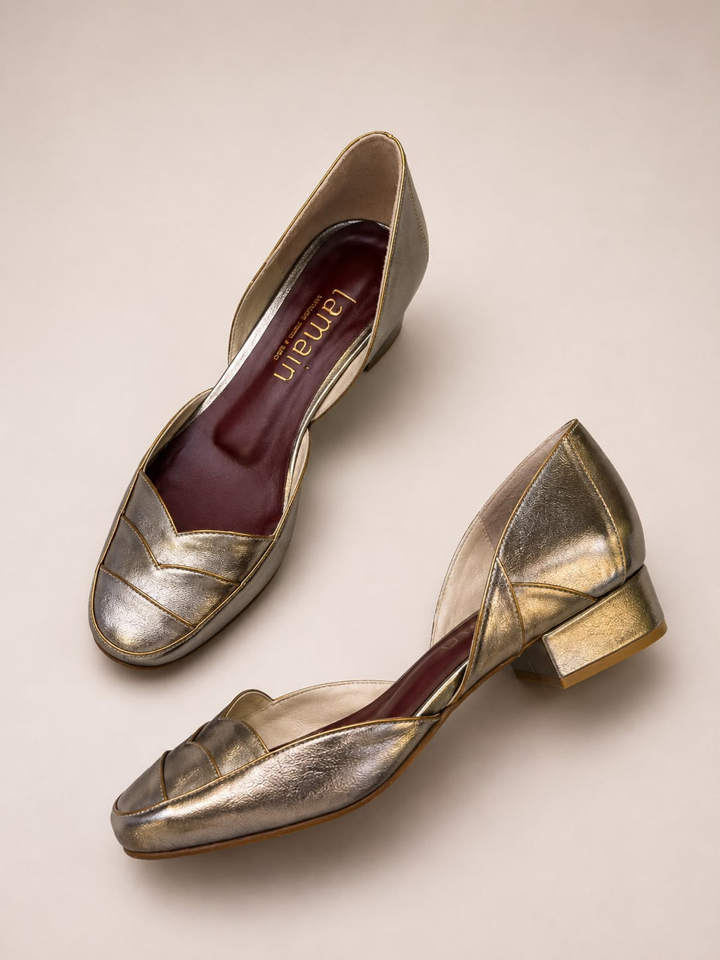 Mocassim Hilda em Prata Velho - Detalhes em Ouro Velho Salto Baixo
