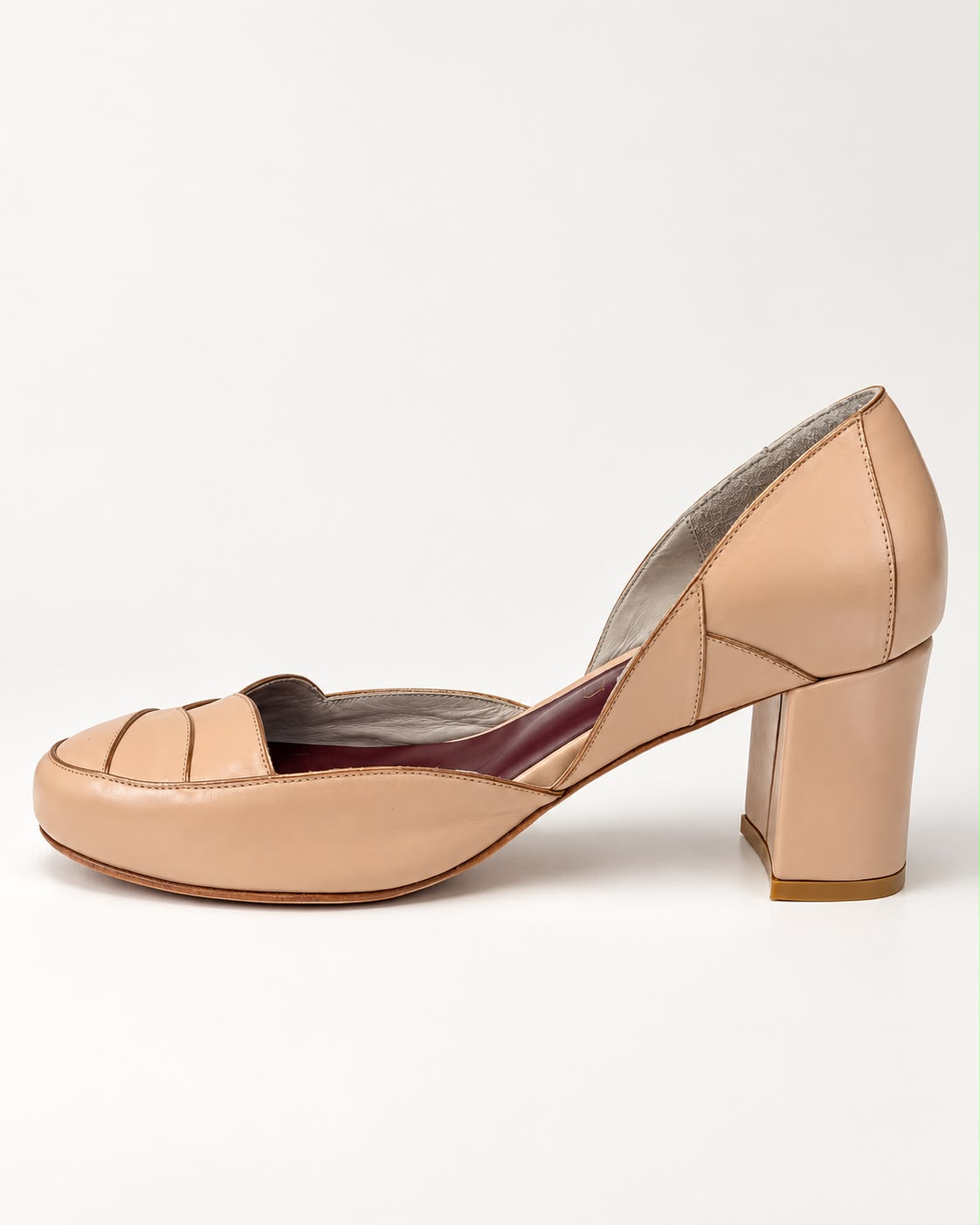 Sapato Boneca Hilda em Nude Pessego - Detalhes em Ouro Velho
