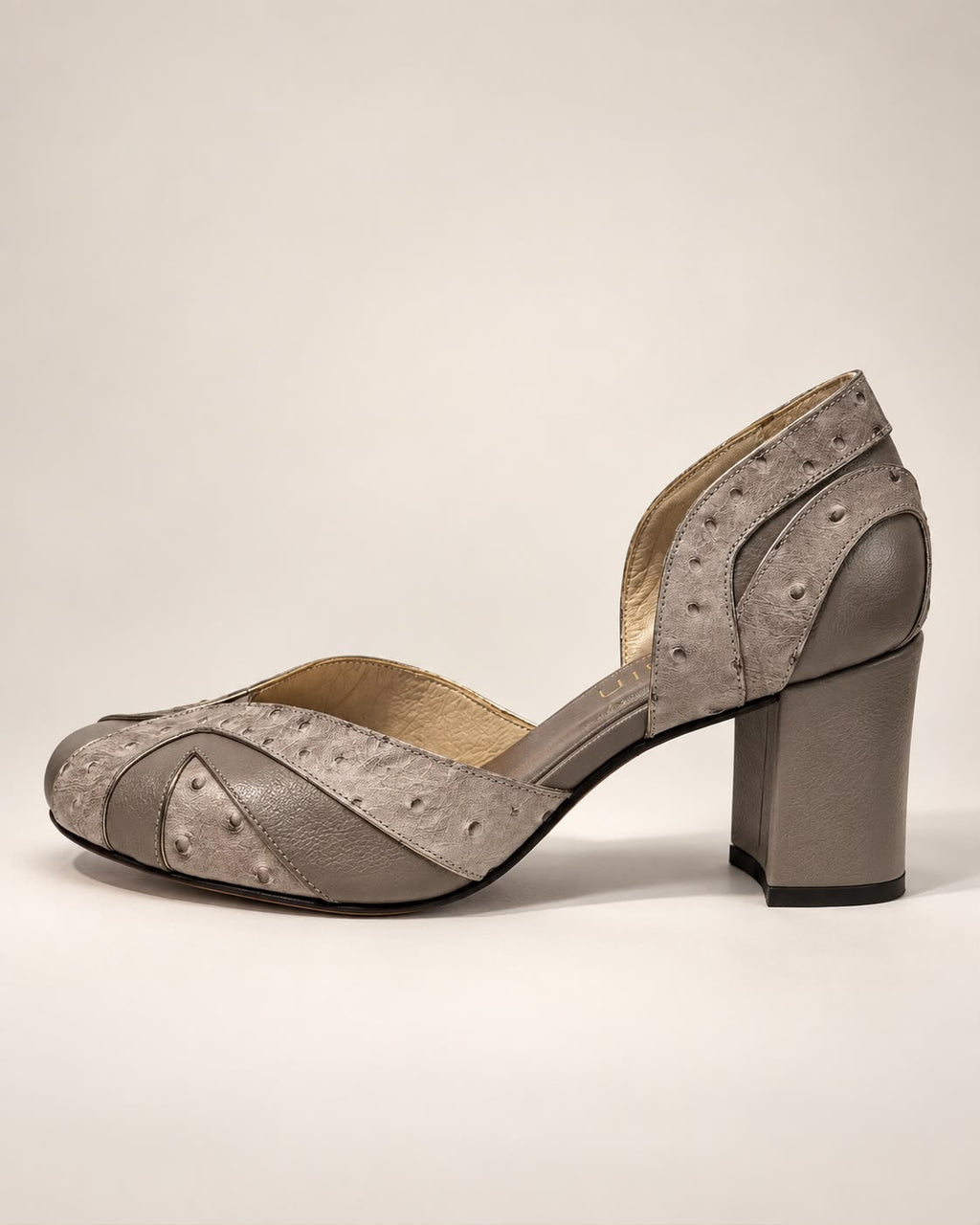 Scarpin Gaia — Couro Fendi com Detalhes em Couro de Avestruz