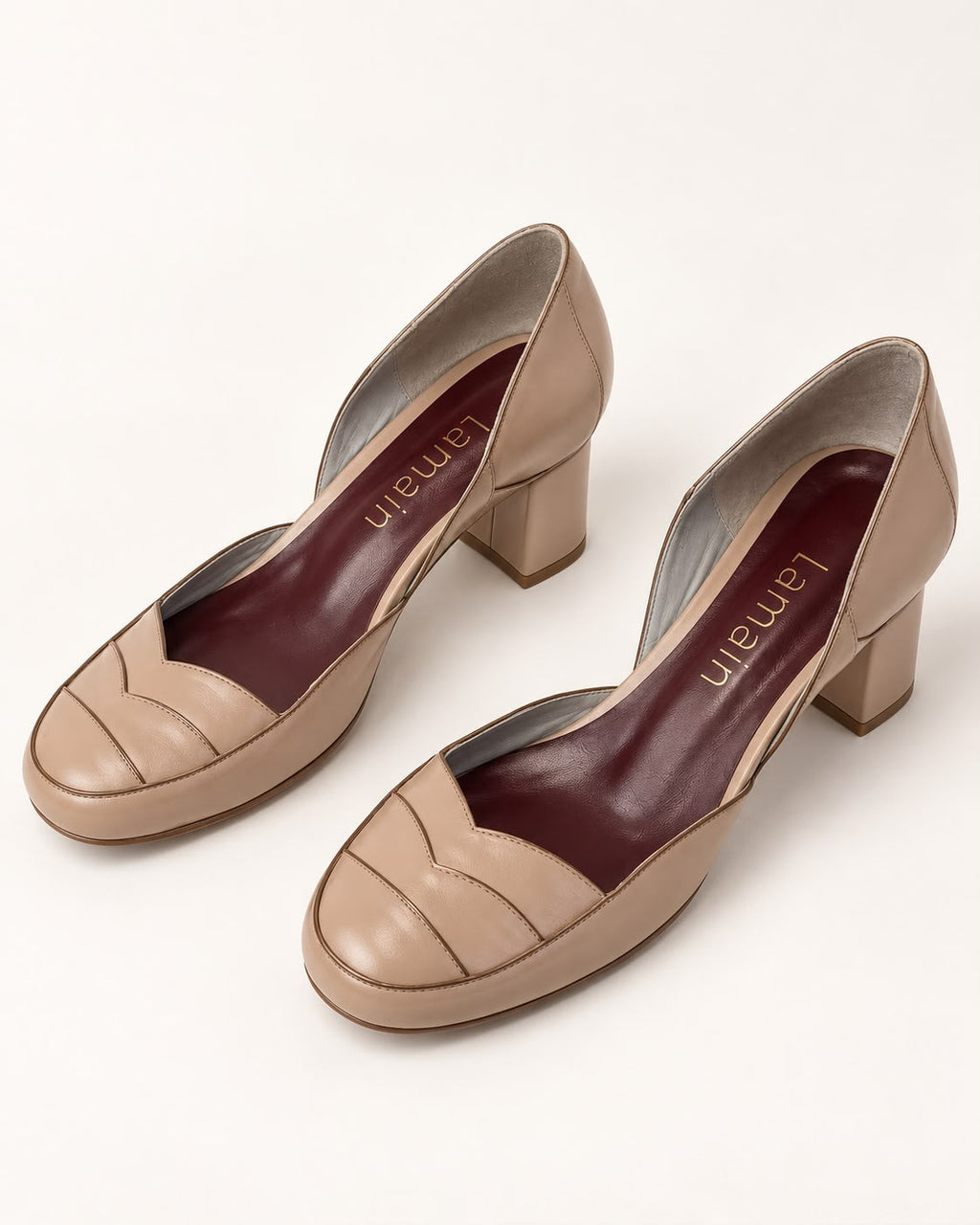Sapato Boneca Hilda em Nude Pessego - Detalhes em Ouro Velho