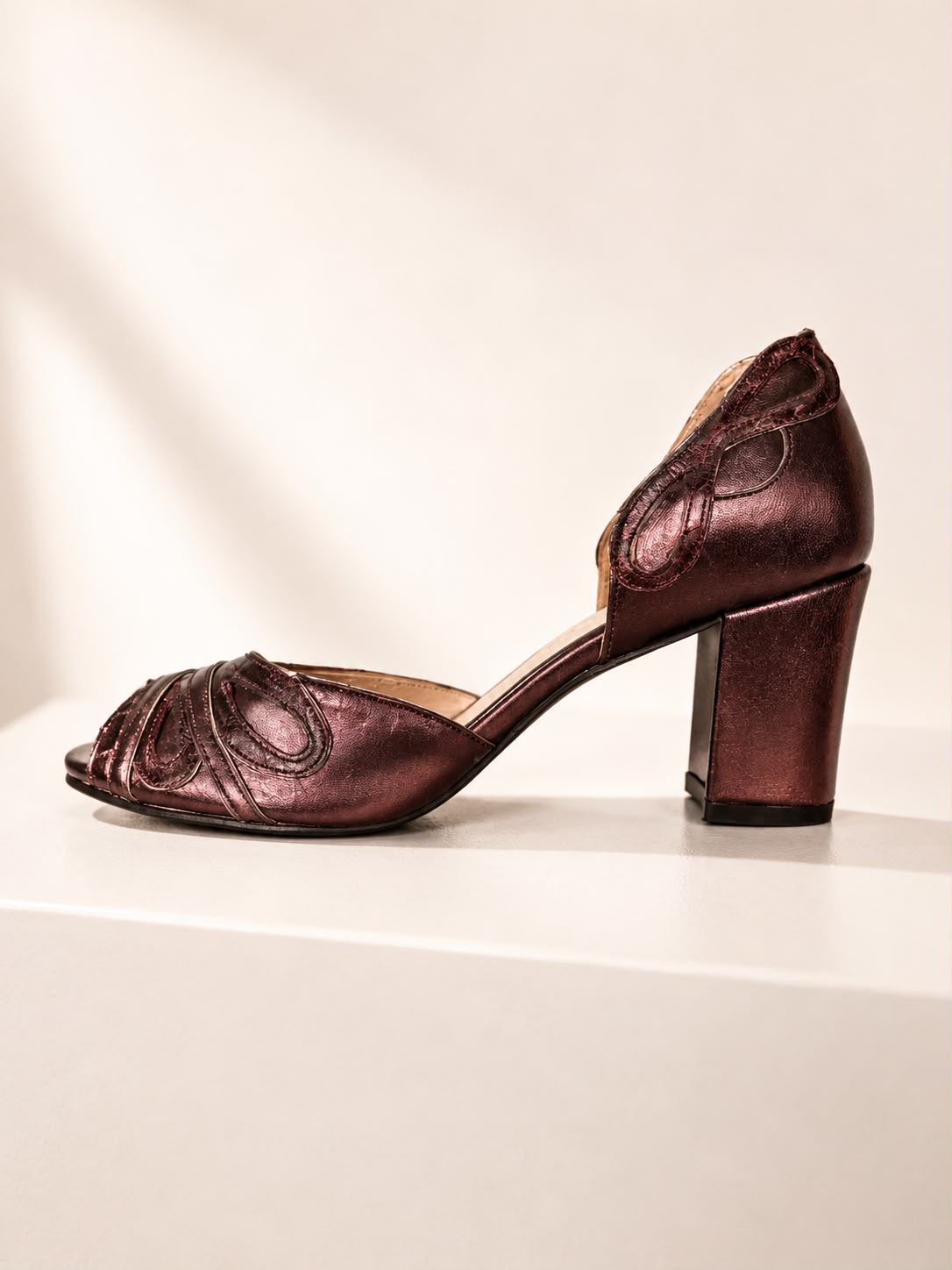 Peep Toe Tina em Couro Legítimo Bronze - Detalhes em Escamalas