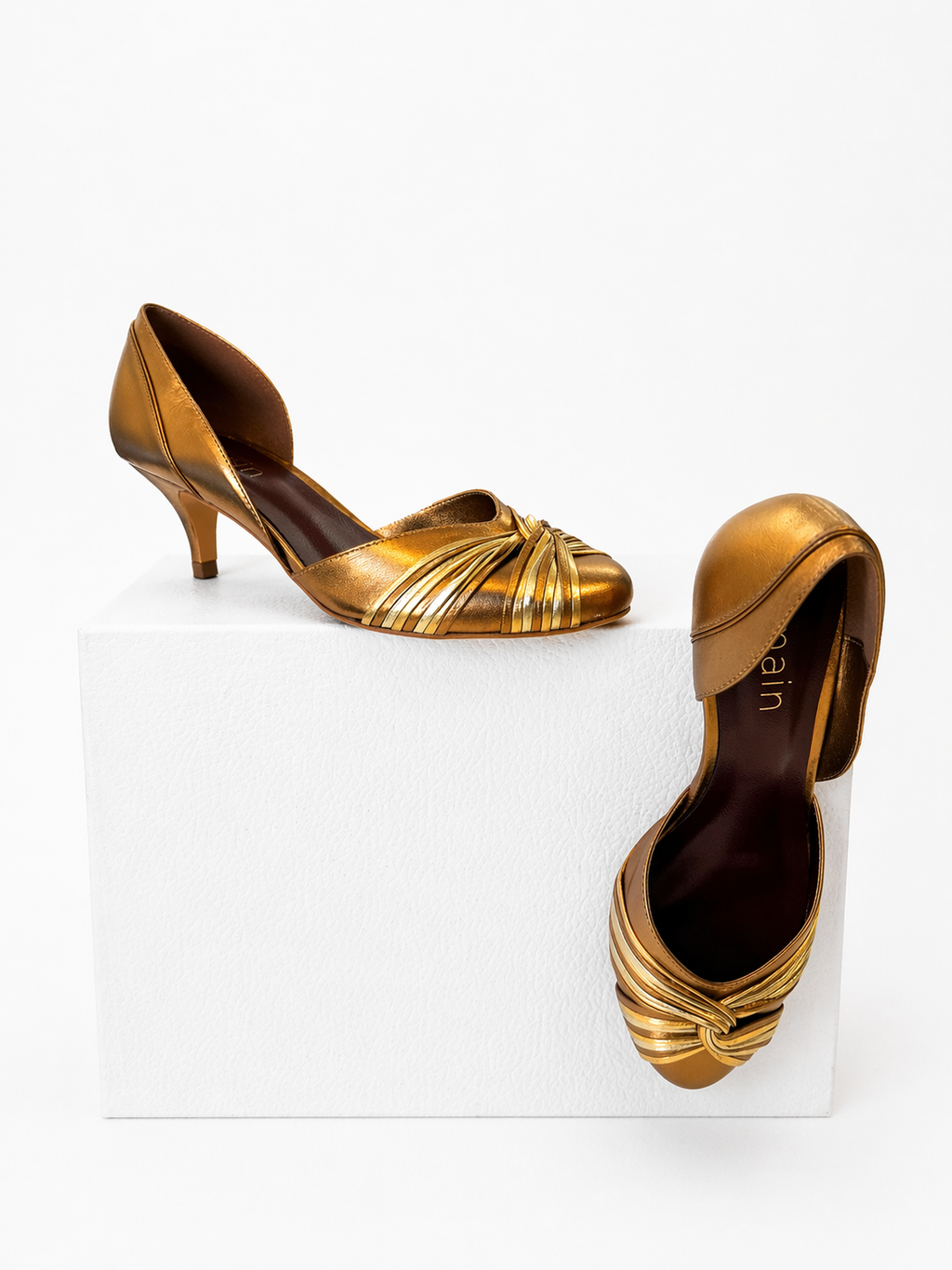 Sapato Paola Salto Fino Ouro Velho
