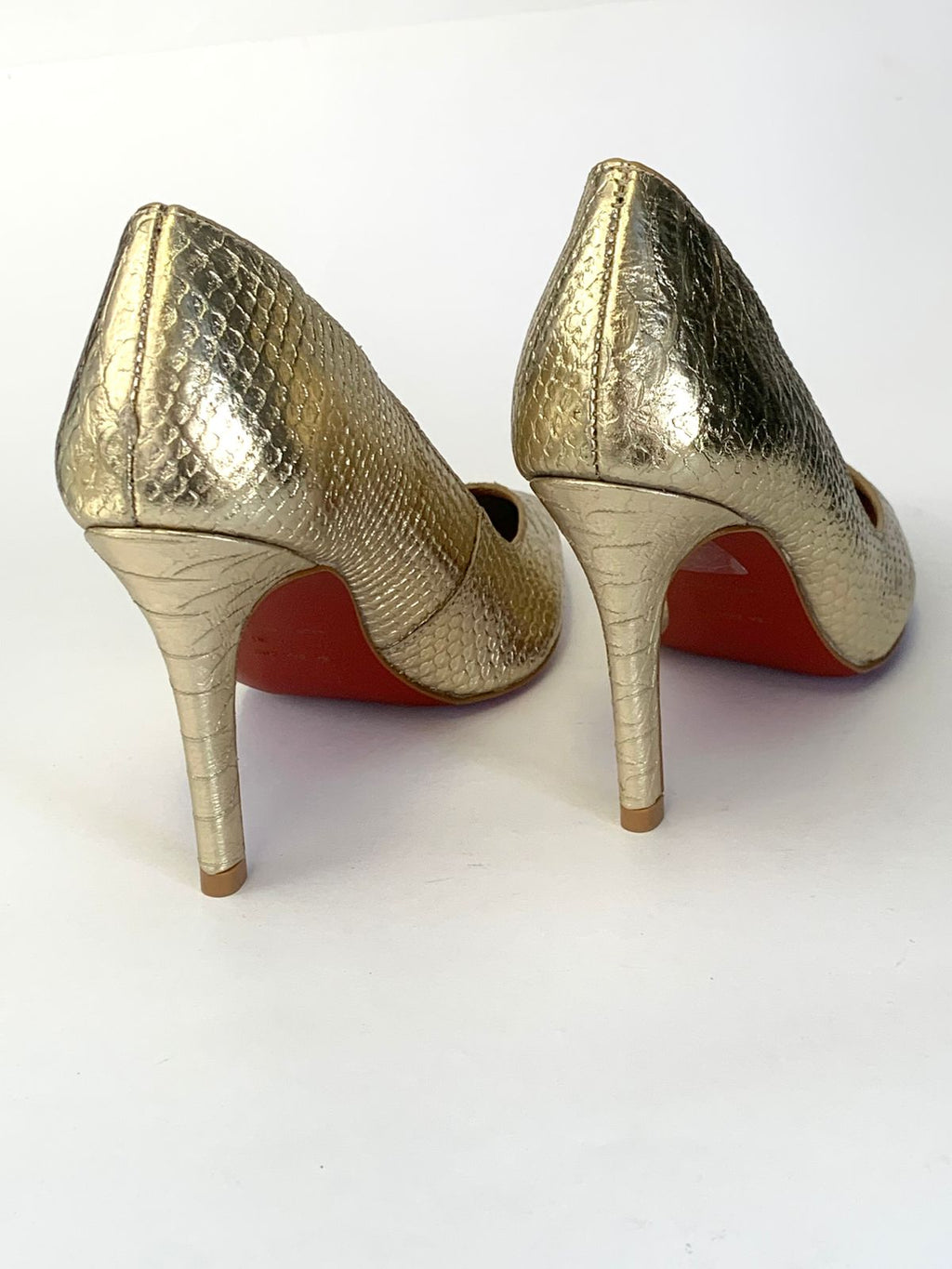 Scarpin Jade Python Ouro Claro