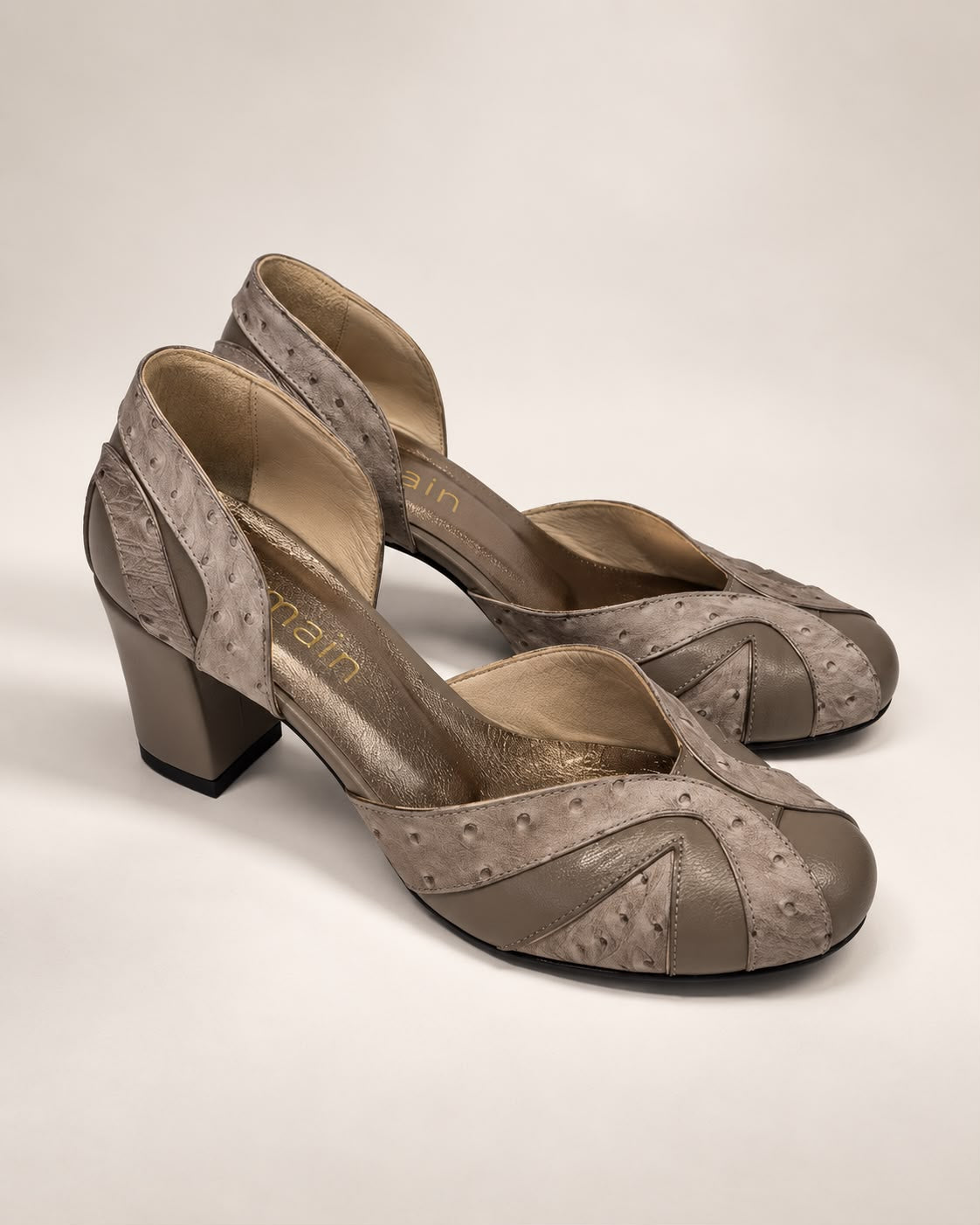 Scarpin Gaia — Couro Fendi com Detalhes em Couro de Avestruz