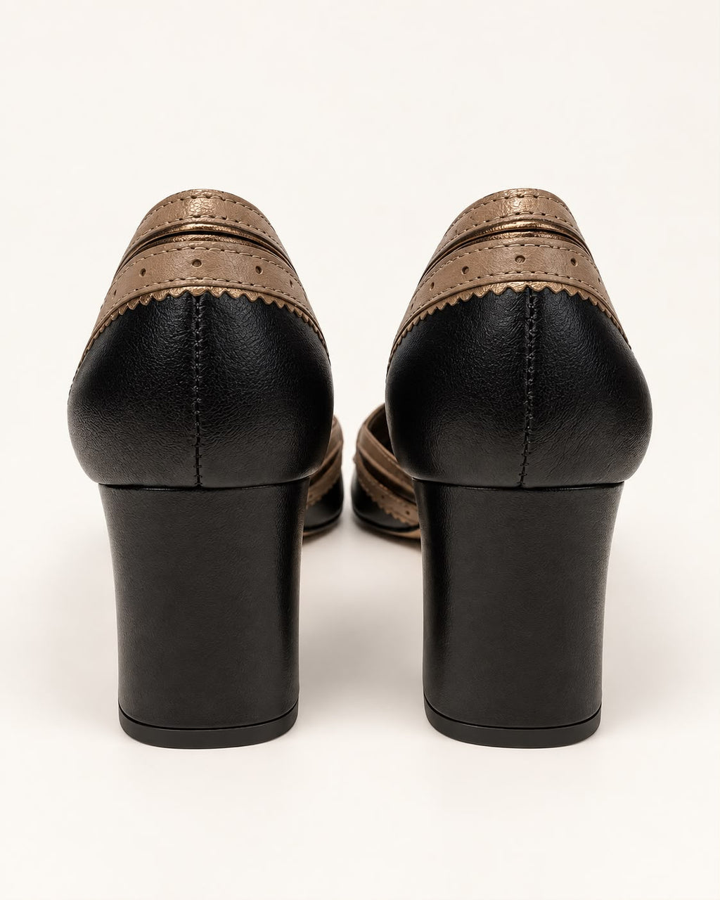 Sapato Giorgia em Couro Legítimo Preto - Detalhes em Fendi e Ouro Velho