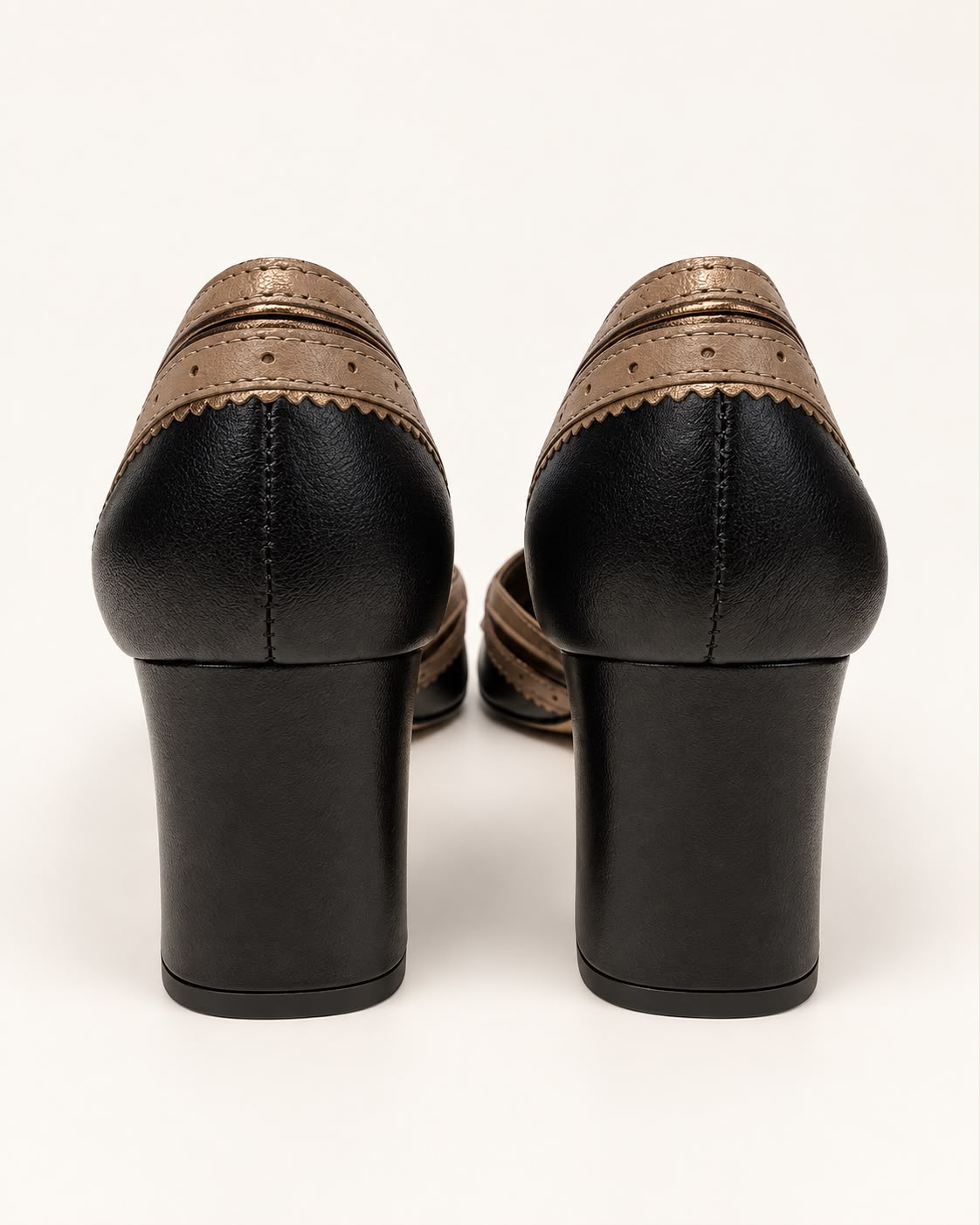 Sapato Giorgia em Couro Legítimo Preto - Detalhes em Fendi e Ouro Velho